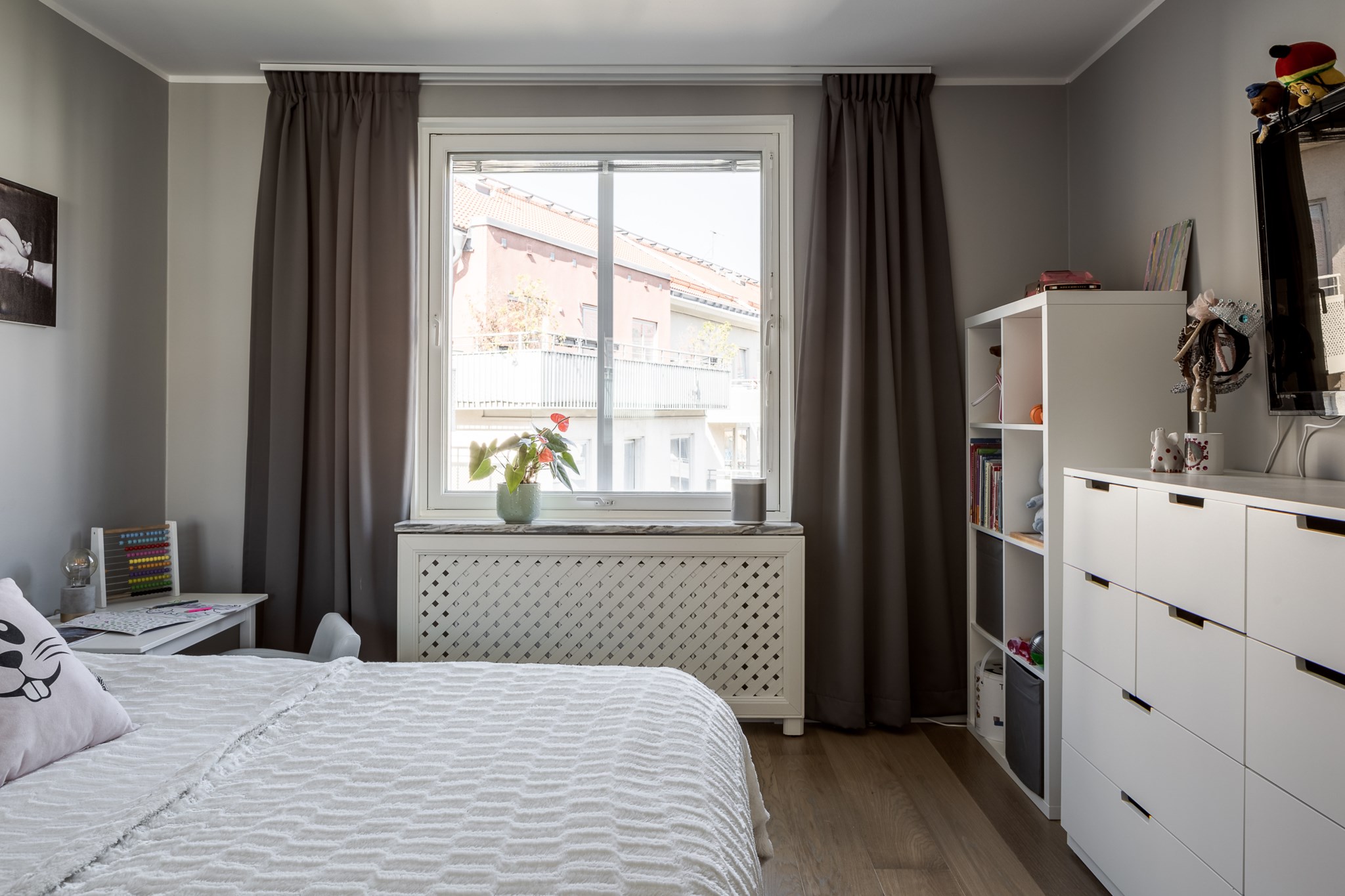 Stort sovrum med generös förvaring Birger Jarlsgatan 74, 7 tr