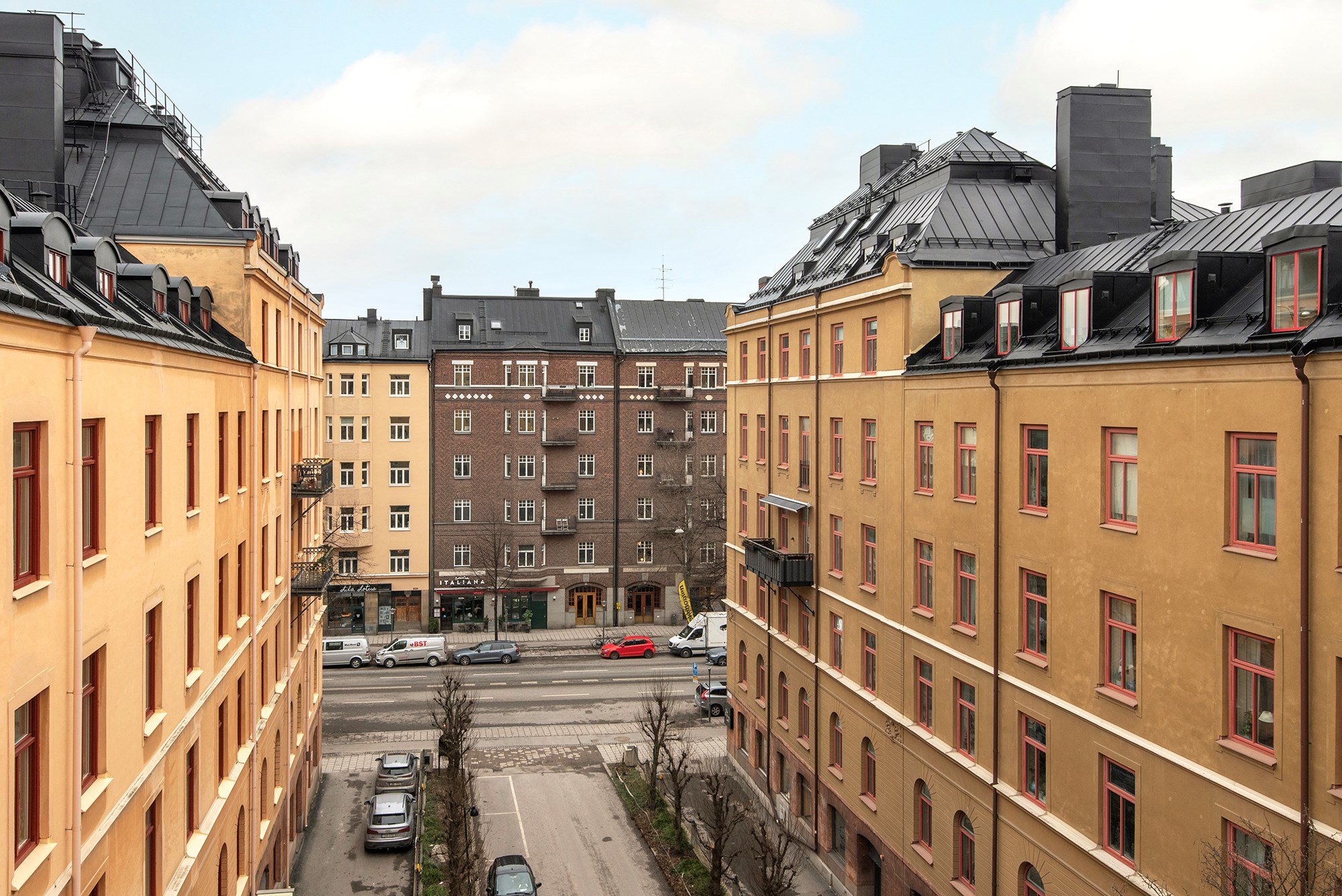 Fri utsikt mot himmel och takåsar Birger Jarlsgatan 104 E