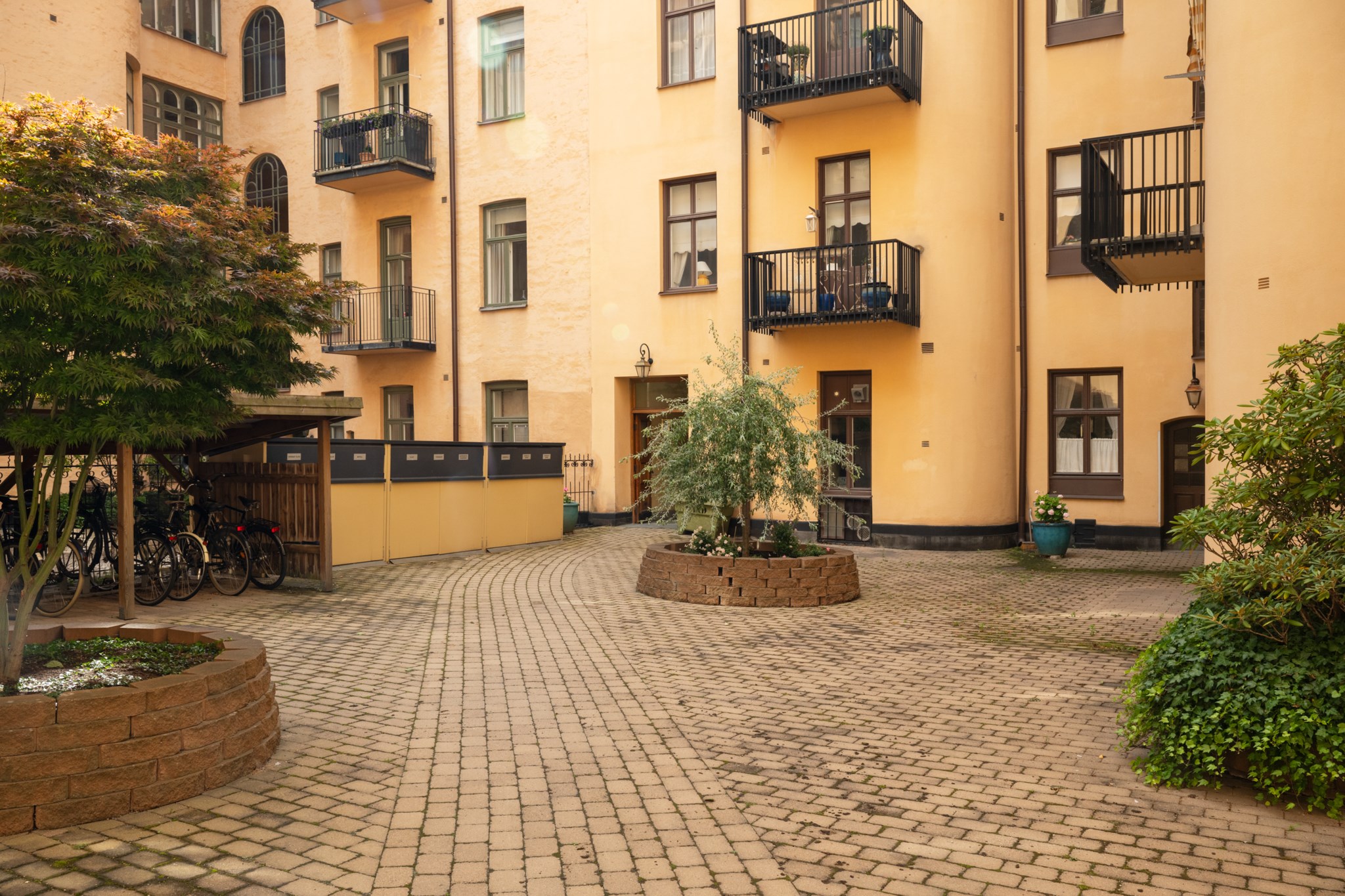 Mysig innergård Narvavägen 24A, 3 tr ög