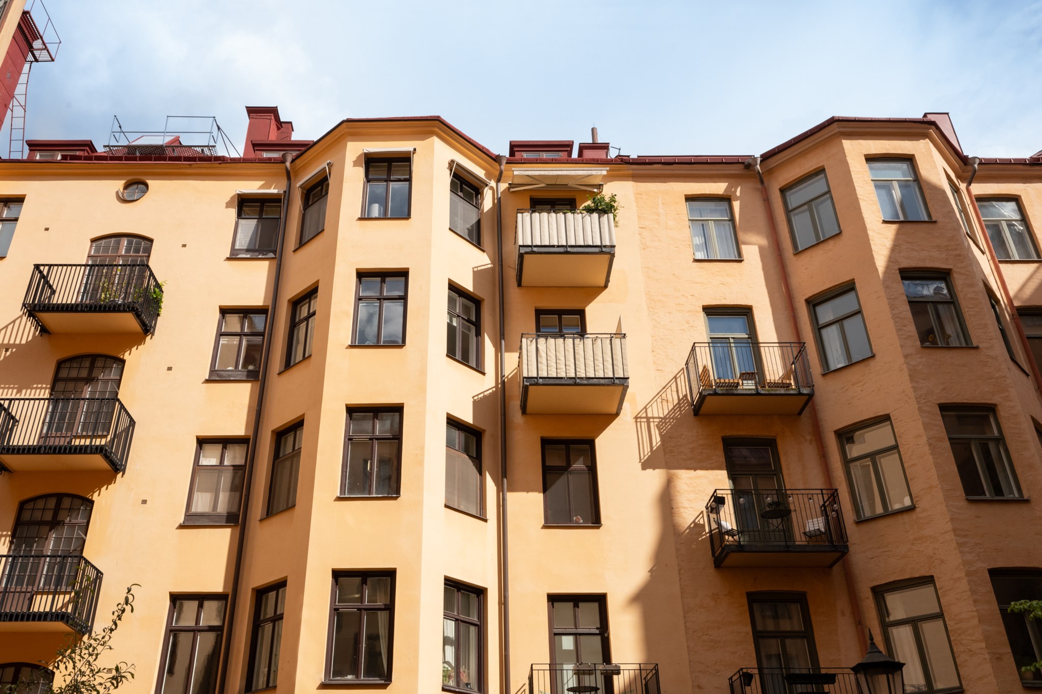 Fasad gård Narvavägen 24A, 3 tr ög