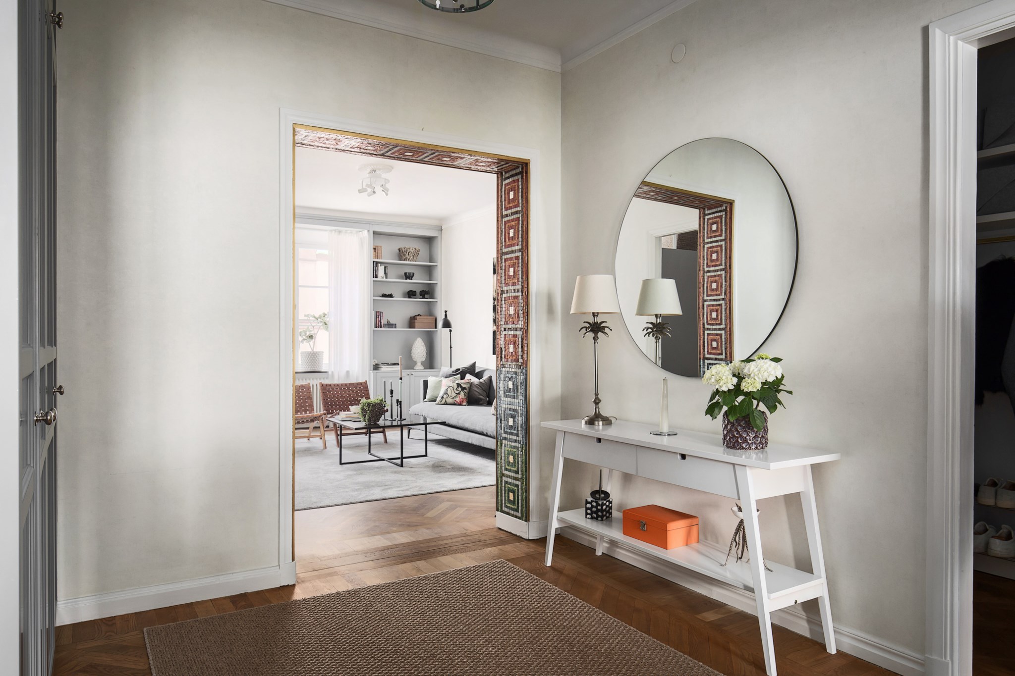 Möblerbar hall med mosaik gjord av konstnären Ernst Billgren Fryxellsgatan 1B, 4 tr