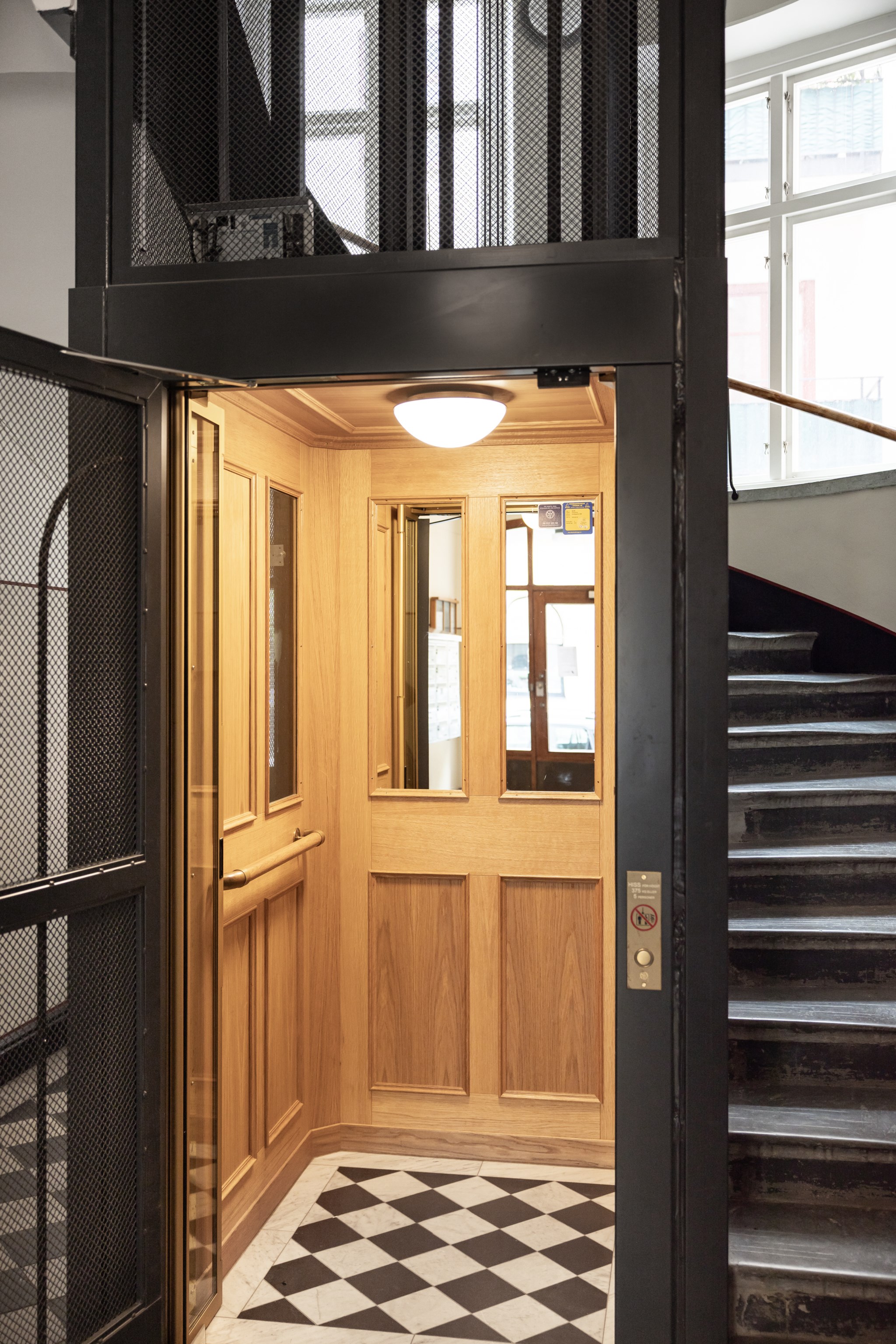 Hiss Roslagsgatan 48