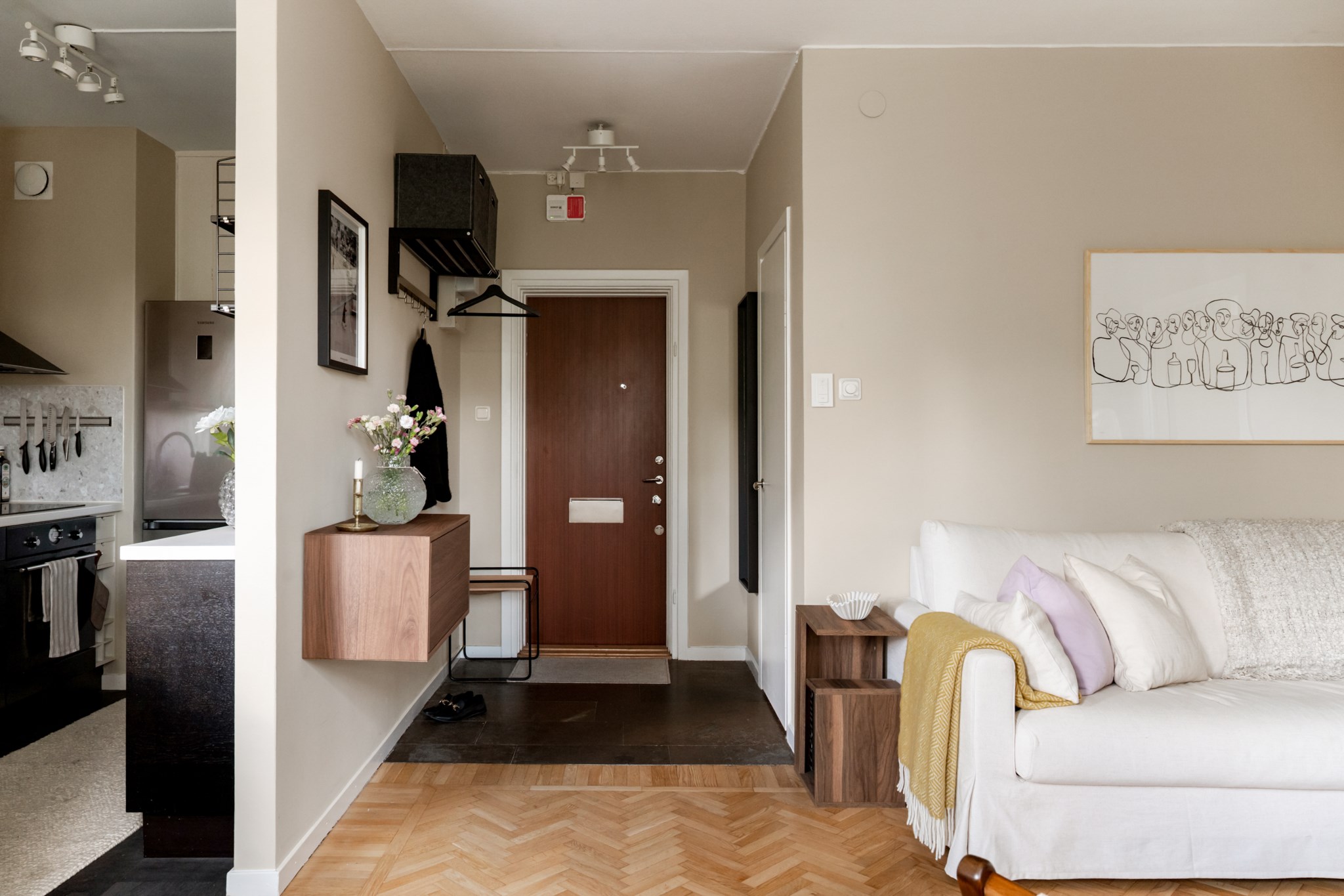 Hall Körsbärsvägen 6, 2 tr