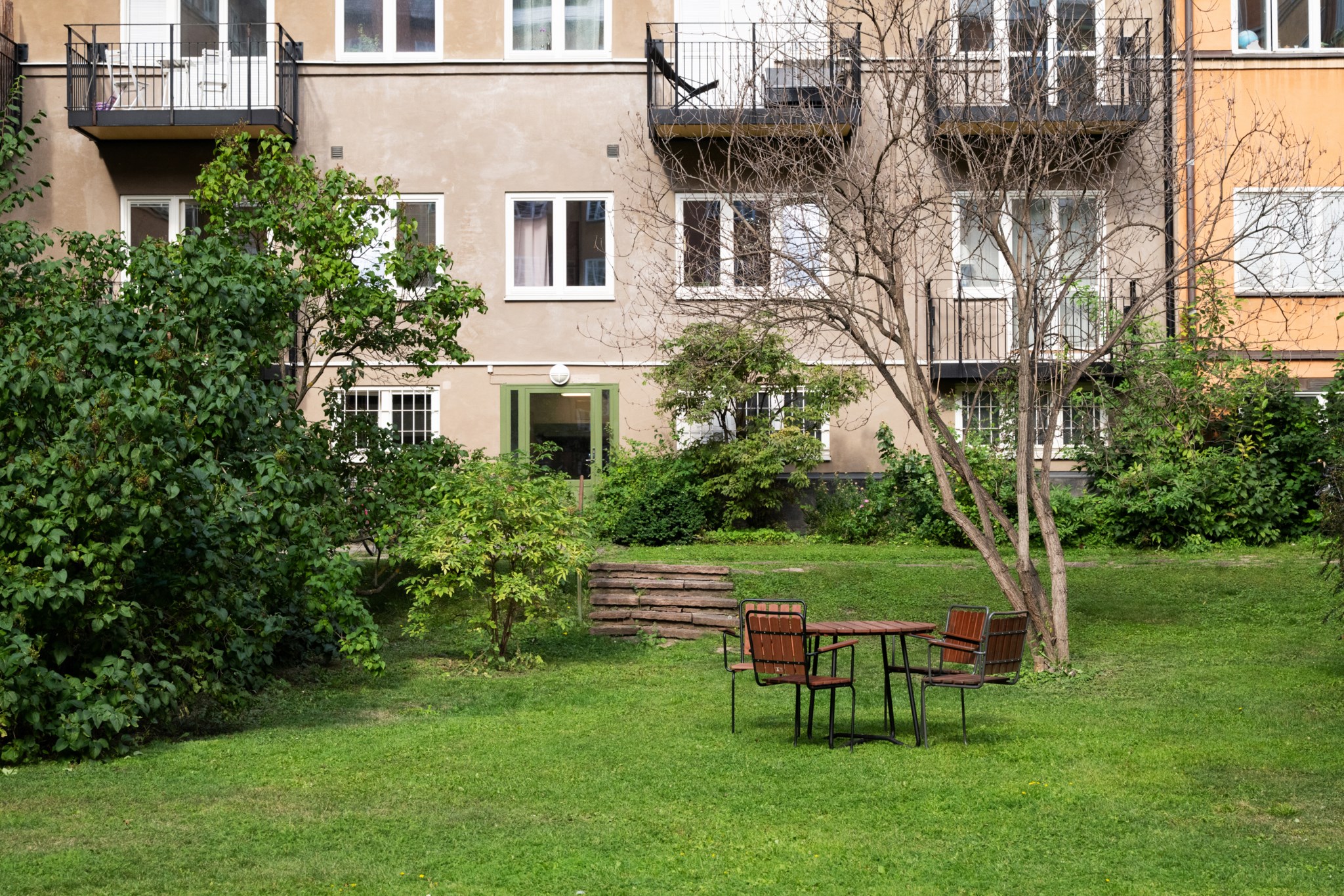 Grönskande gård Strindbergsgatan 44