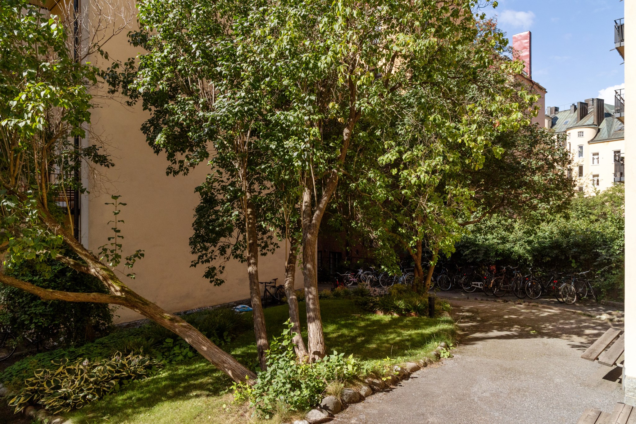 Föreningens innergård Karlbergsvägen 80B