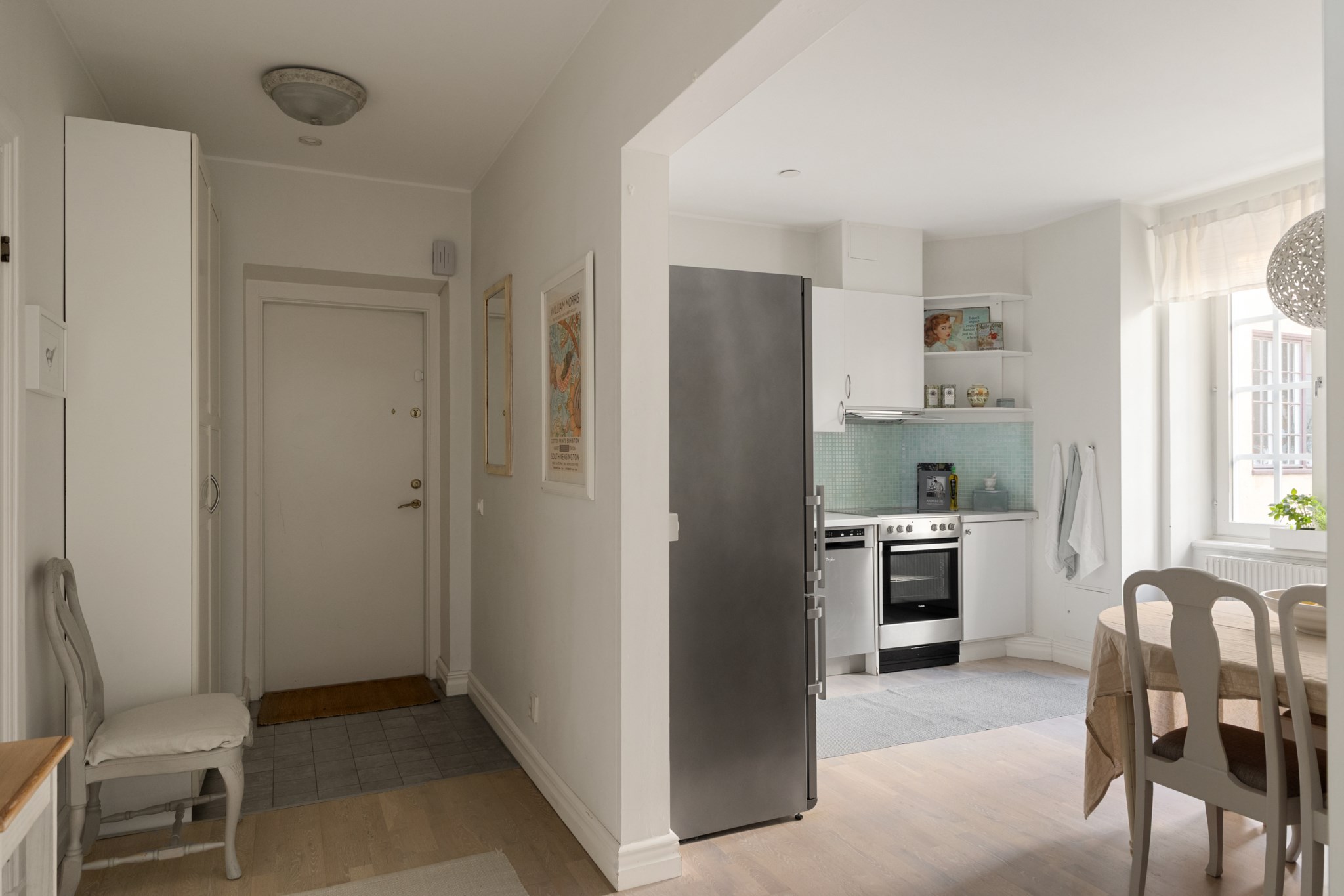 Hall mot kök Karlbergsvägen 80B