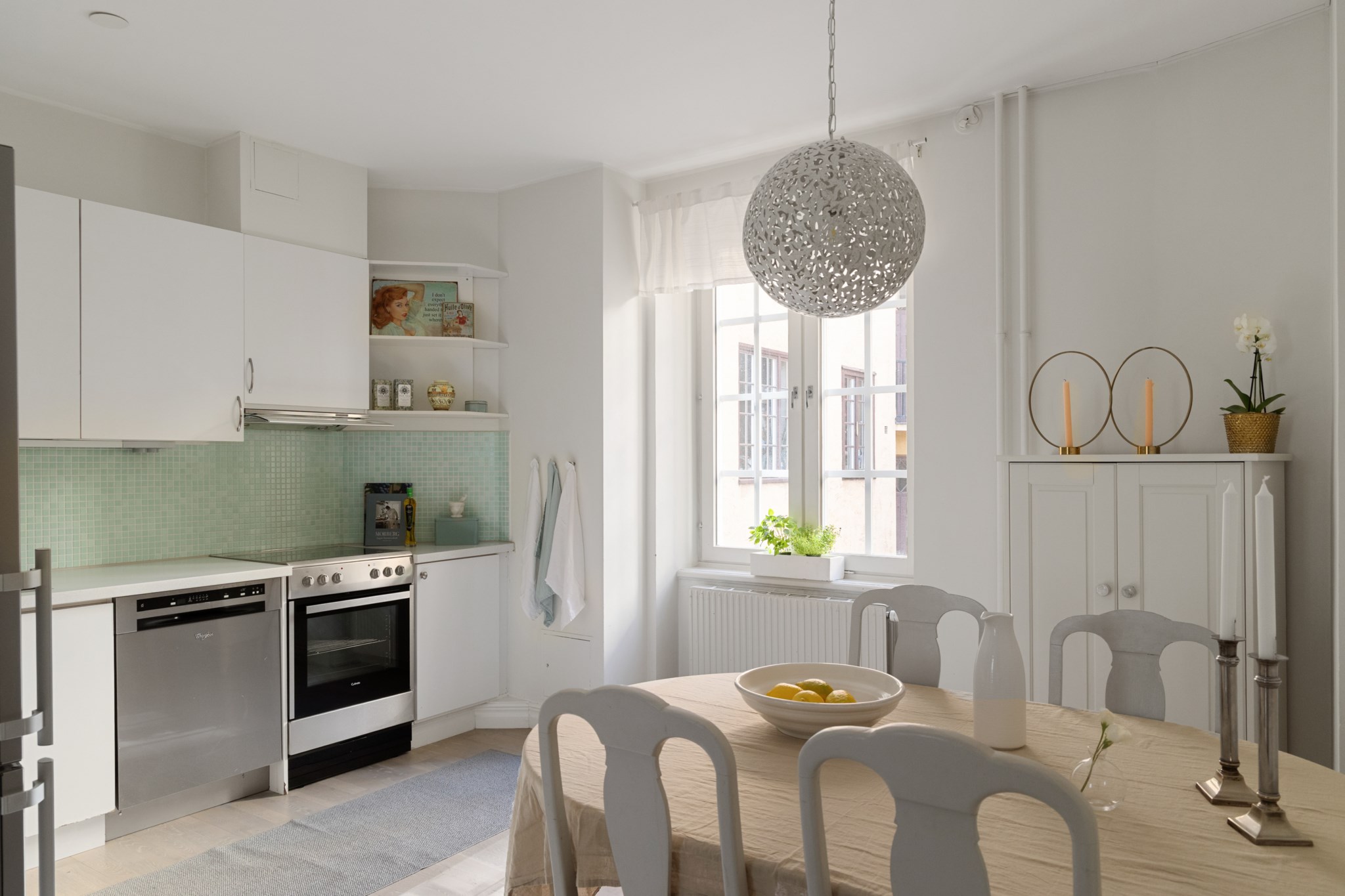 Trivsamt kök med matplats Karlbergsvägen 80B