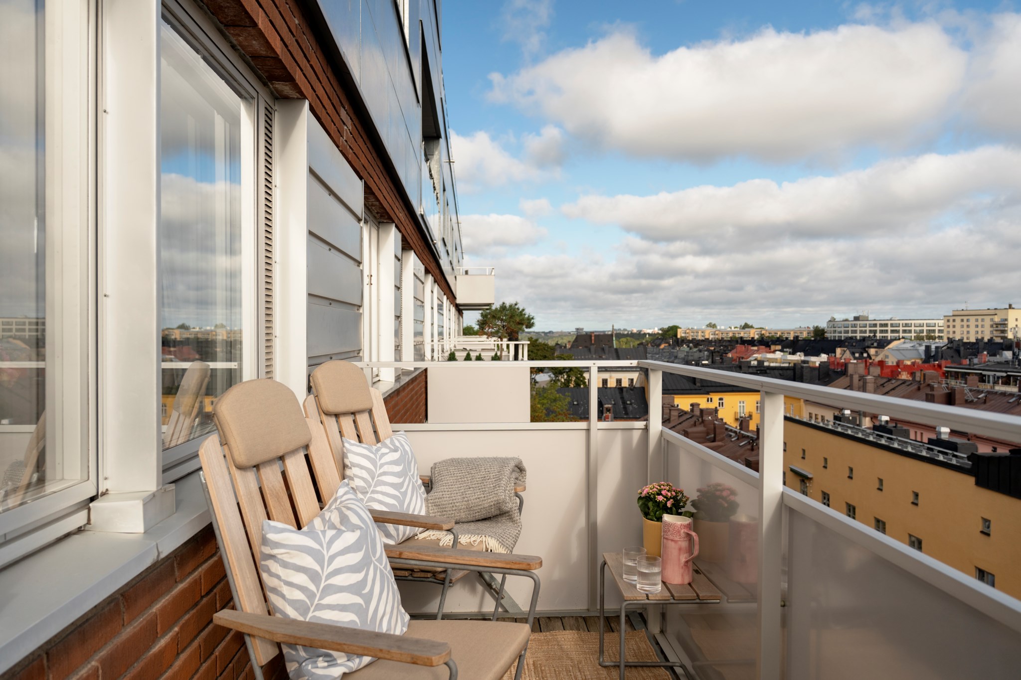 Stor balkong med utsikt över Stockholm Tulegatan 42, 6 tr