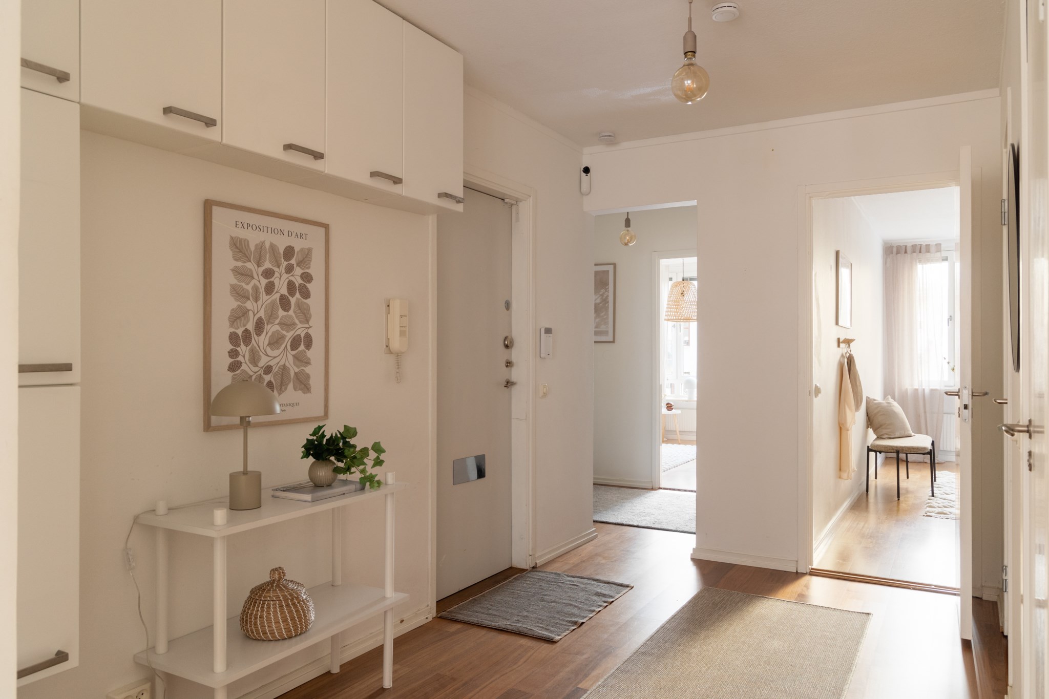 Hall öppen mot separat uthyrningsdel med separat entré Linnégatan 25A, 2 tr