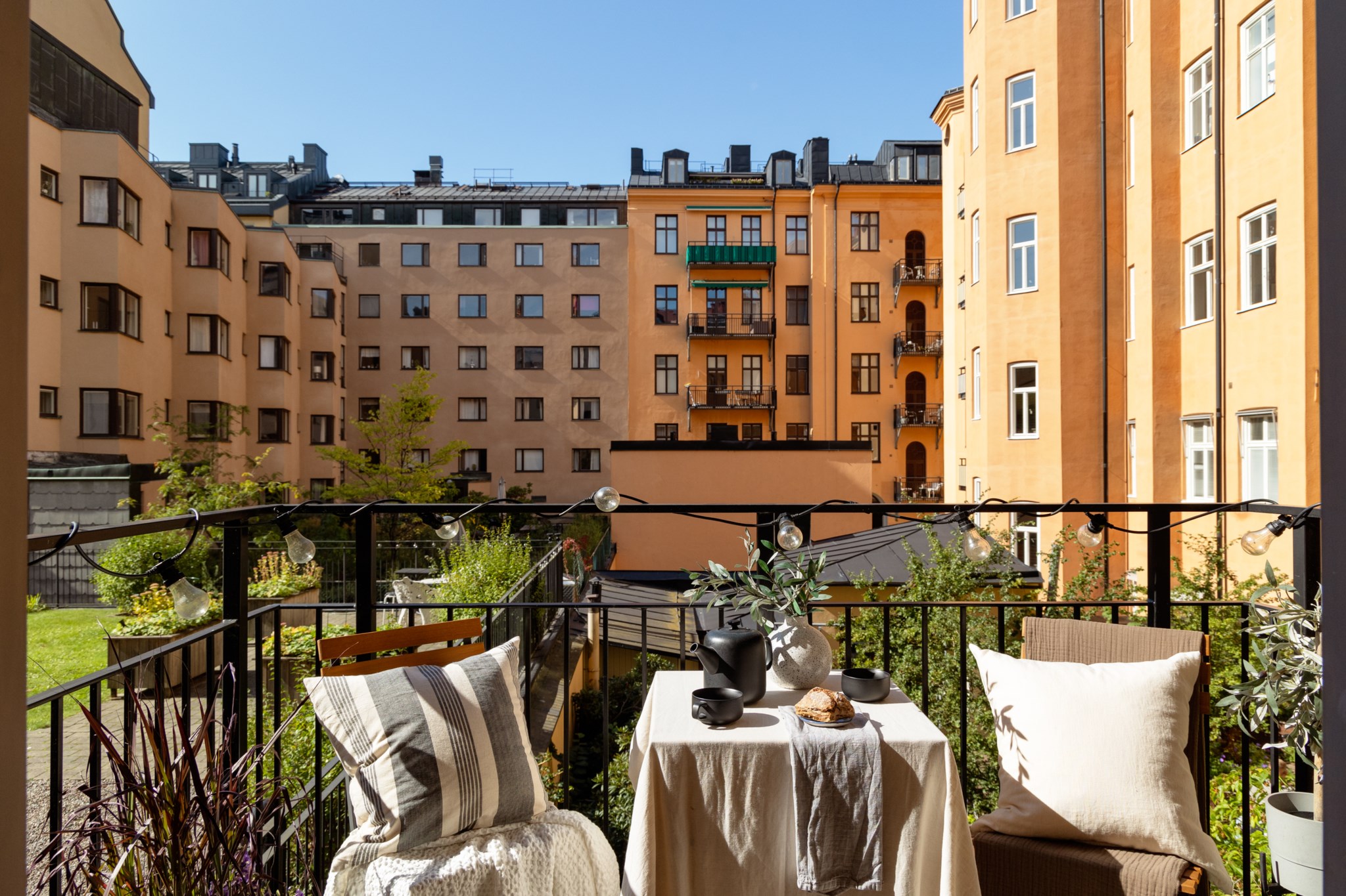 Balkong i soligt västerläge Sibyllegatan 83, 1 tr