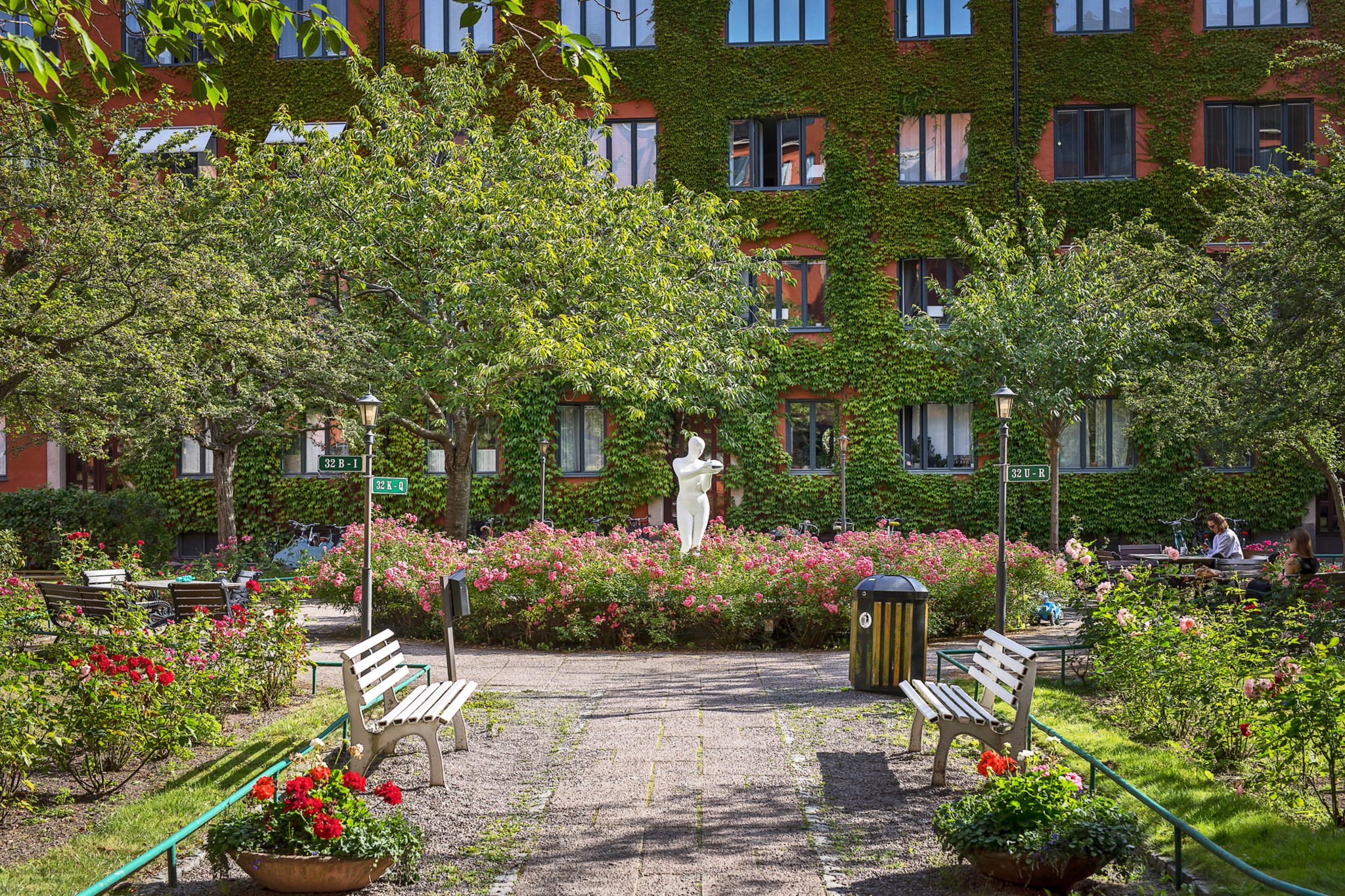 Föreningens vackra innergård Alströmergatan 32O