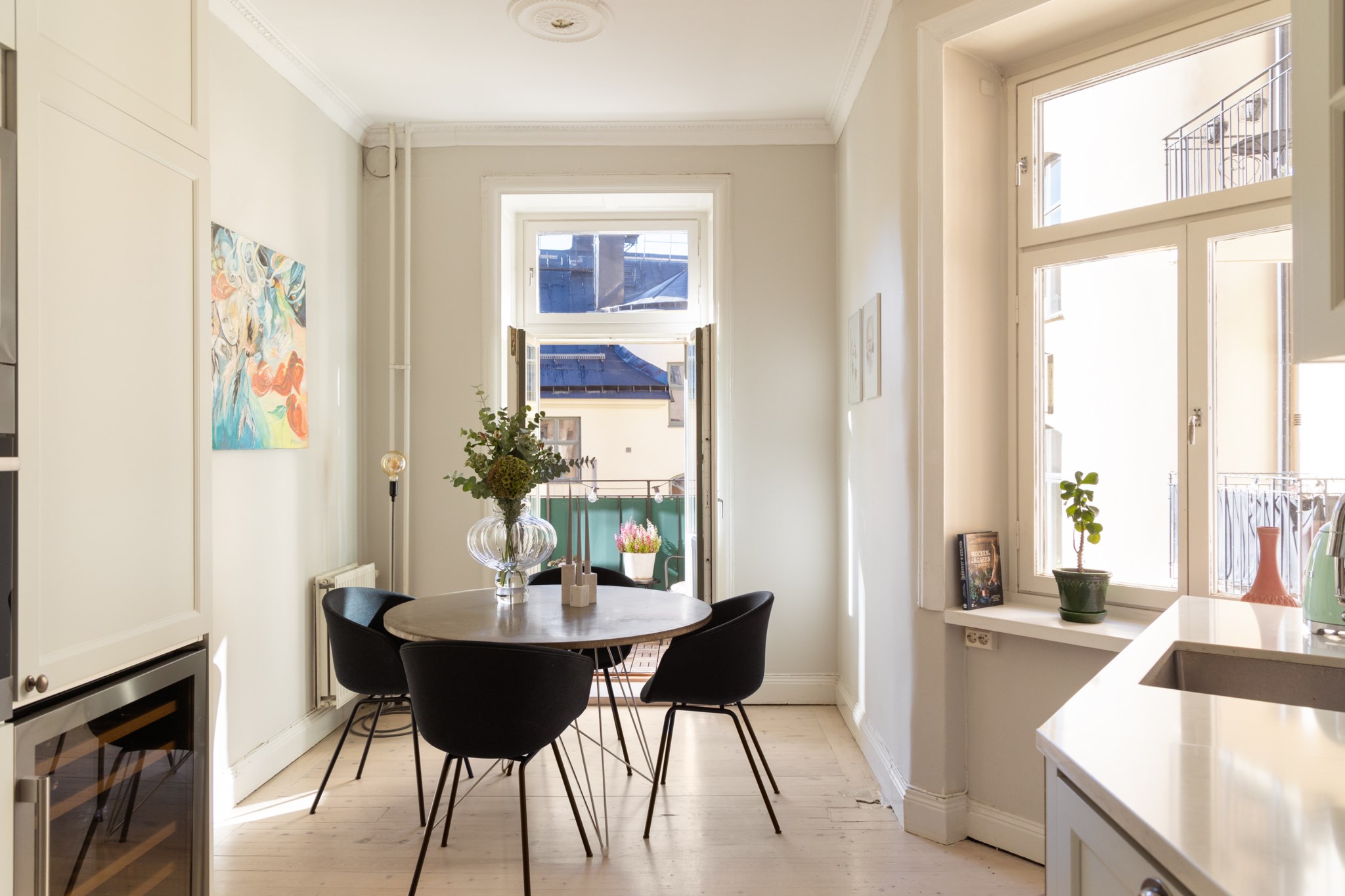 Kök med matplats och balkong i söder Tomtebogatan 31, 3 tr