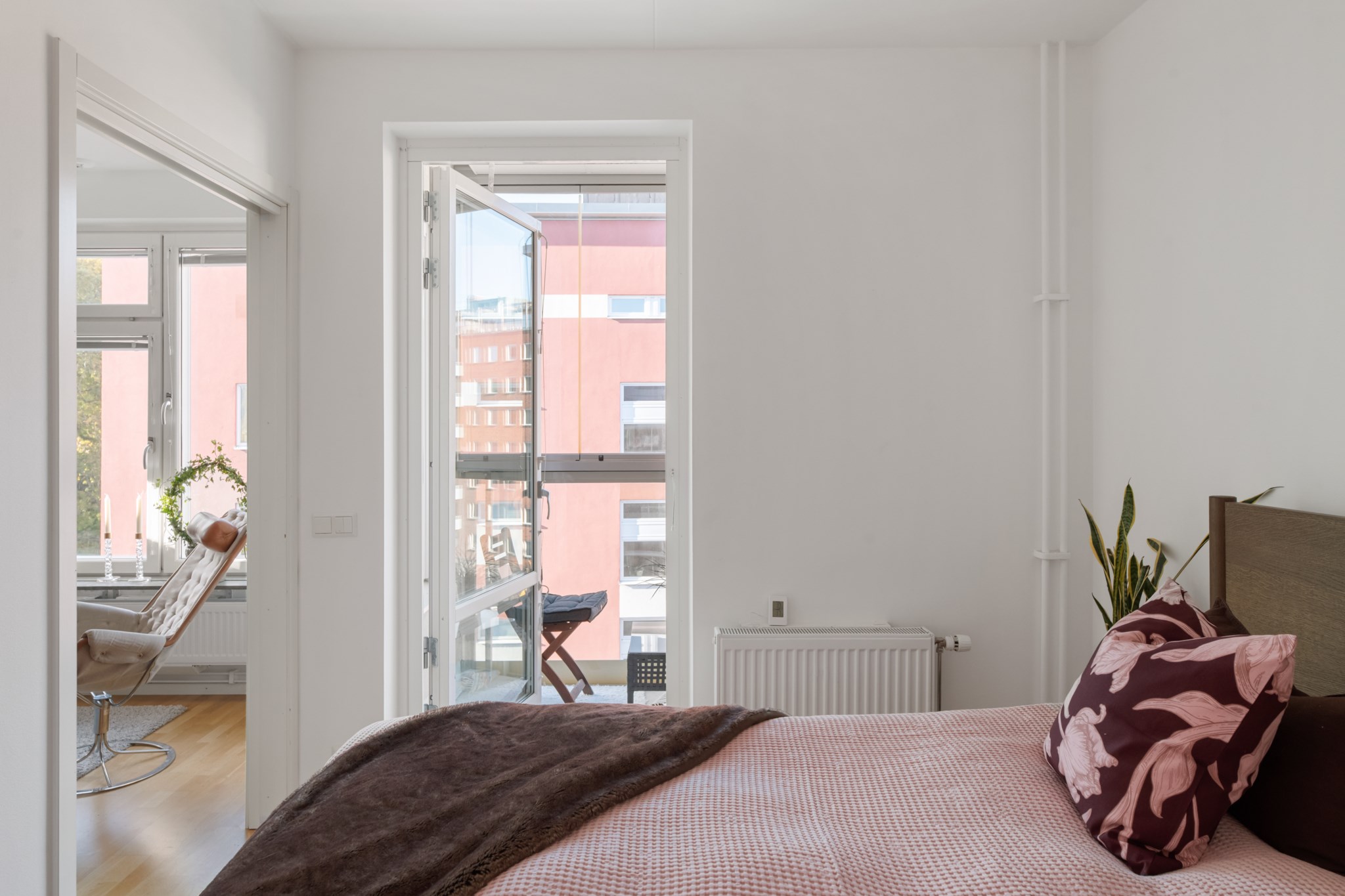 Sovrum med balkong Gröndalsvägen 111, 6 tr