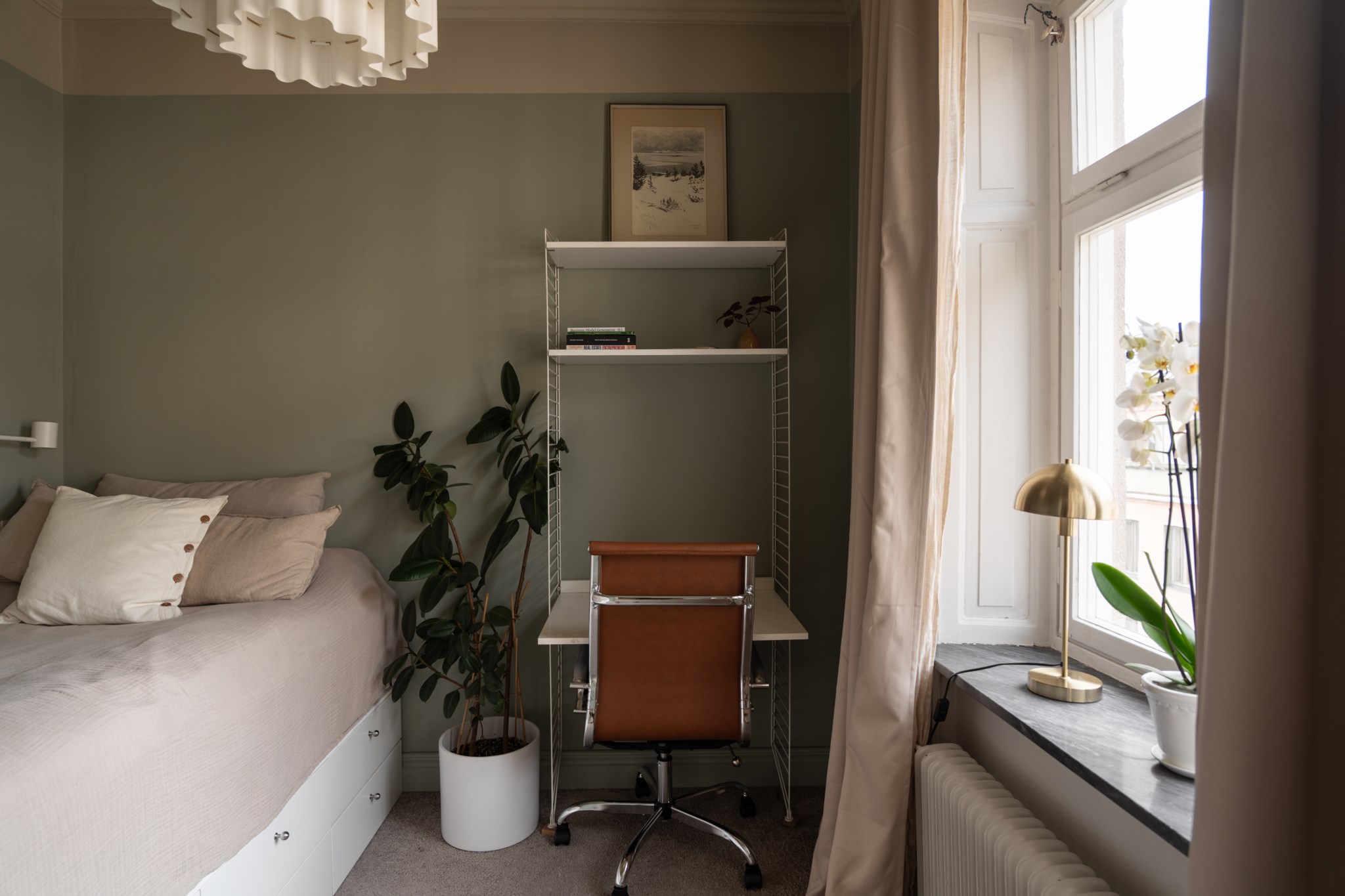 Plats för säng och skrivbord Surbrunnsgatan 3, 4/4 tr