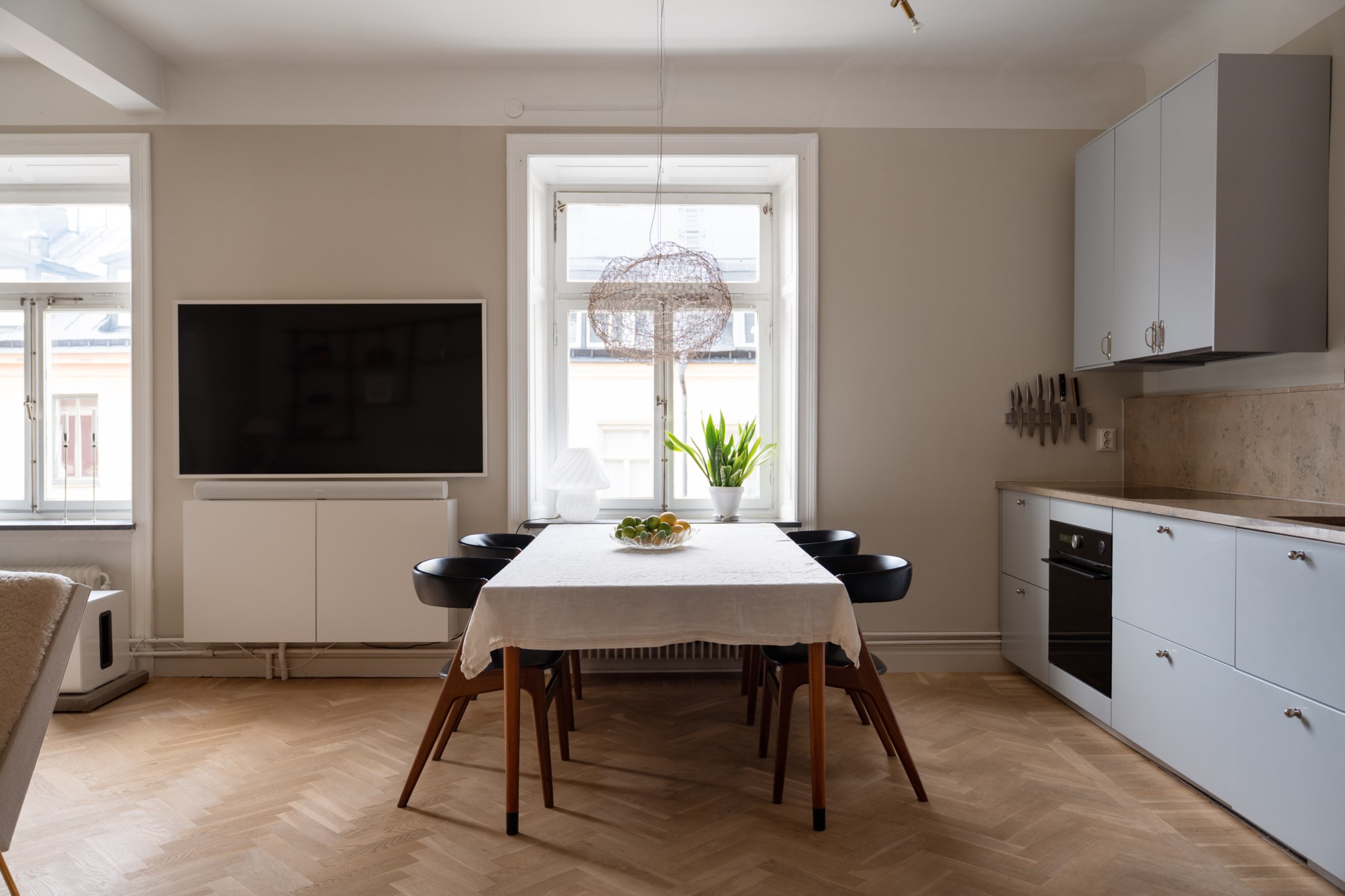 Plats för stort matbord Surbrunnsgatan 3, 4/4 tr