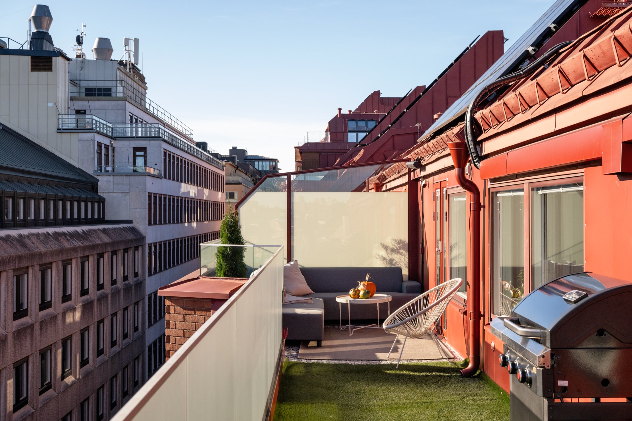 Terrass med plats för både loungemöbler och matbord Regeringsgatan 70D, 5 tr