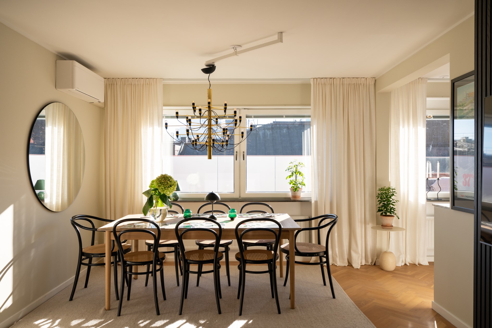Generös matplats med luftkonditionering Regeringsgatan 70D, 5 tr