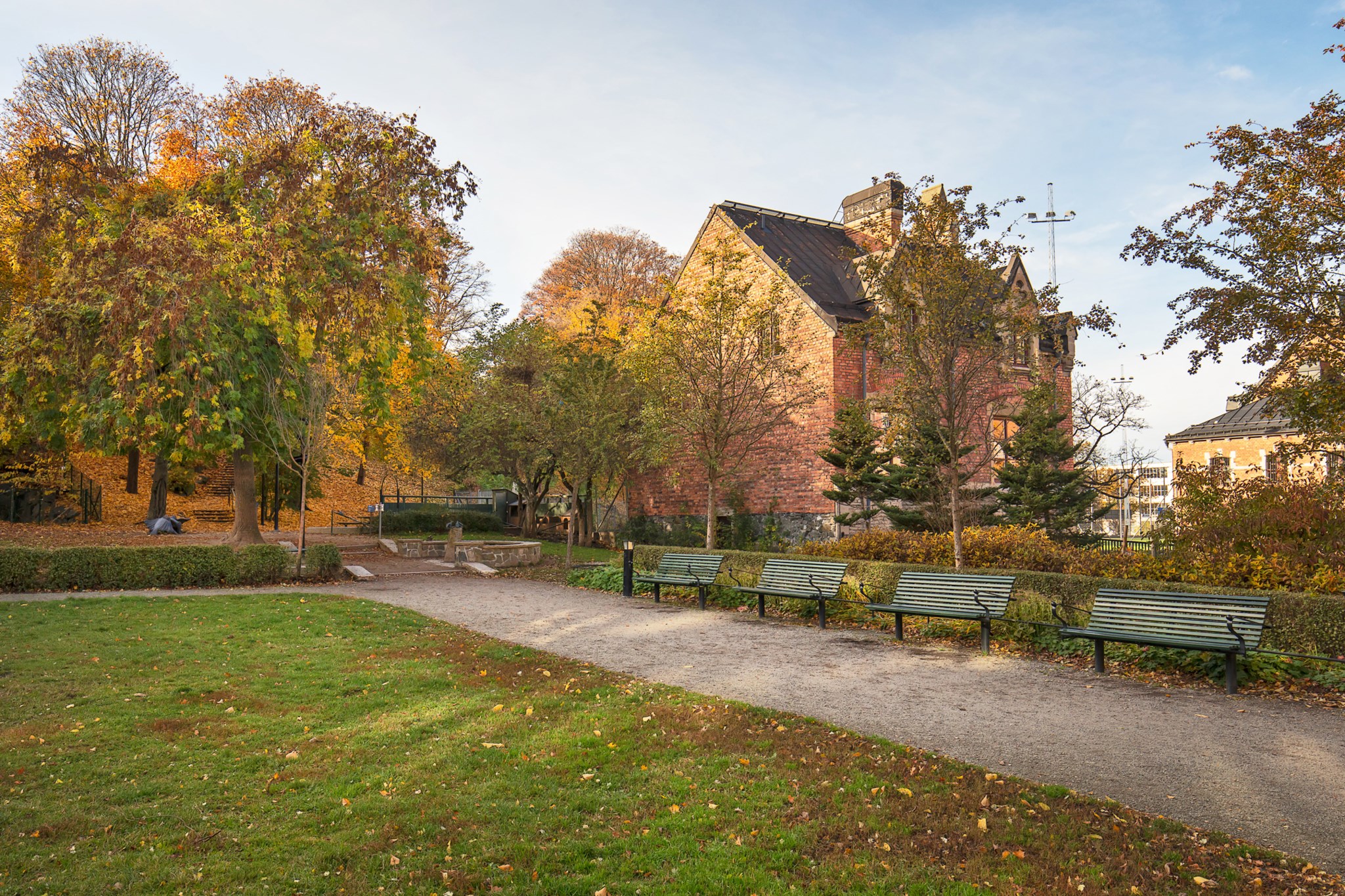 Grönskande gård Roslagsgatan 51