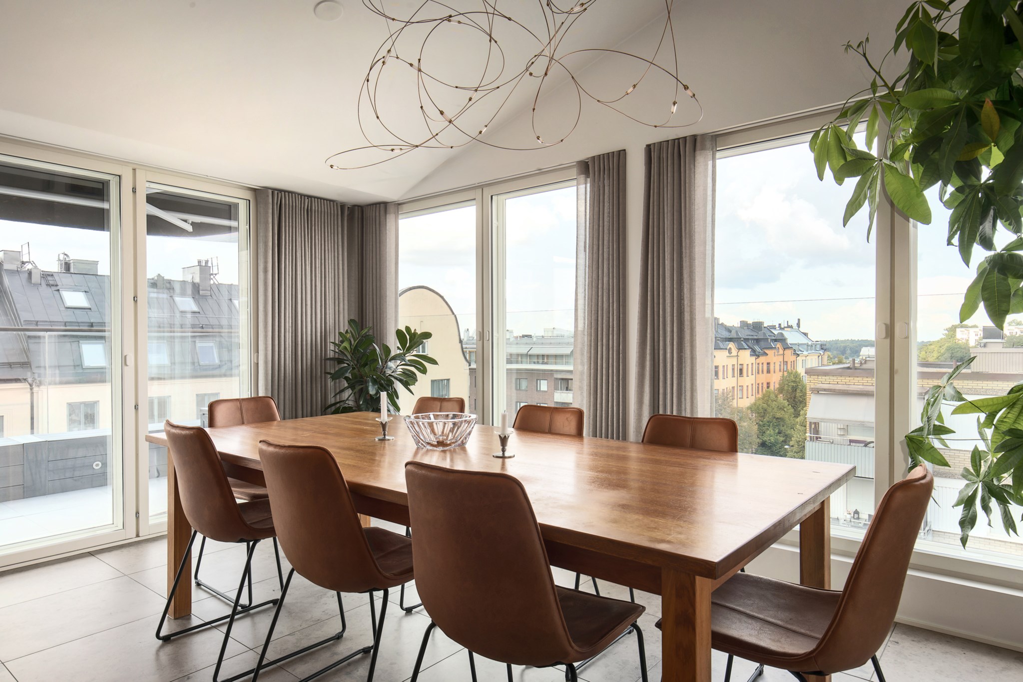 Generös matplats med öppningsbara panoramafönster Birger Jarlsgatan 122, 7 tr