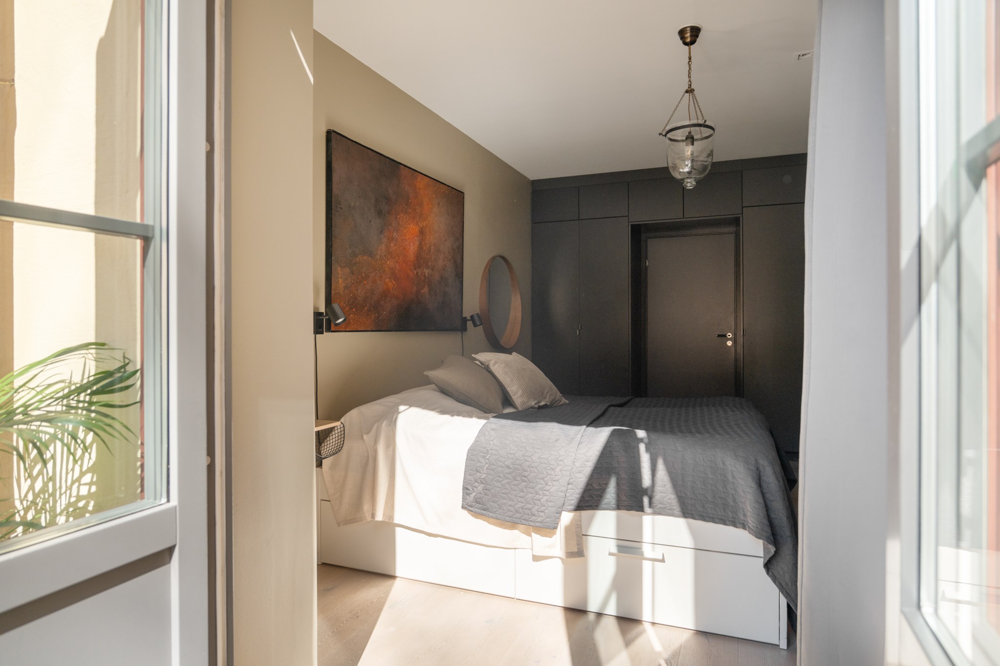 Sovrum med flödande ljus Karlavägen 18