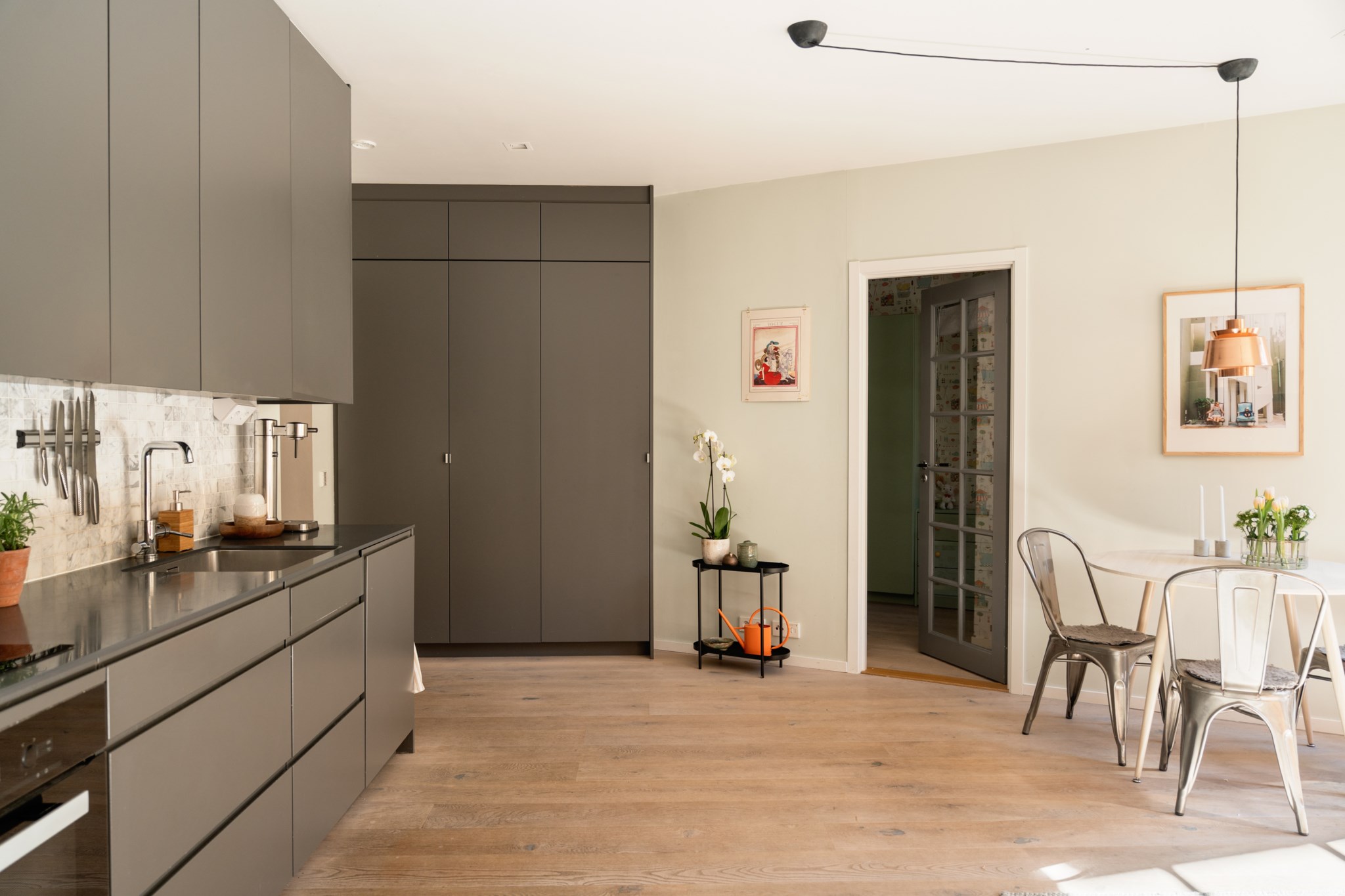 Kök i öppen planlösning mot sällskapsrum Karlavägen 18