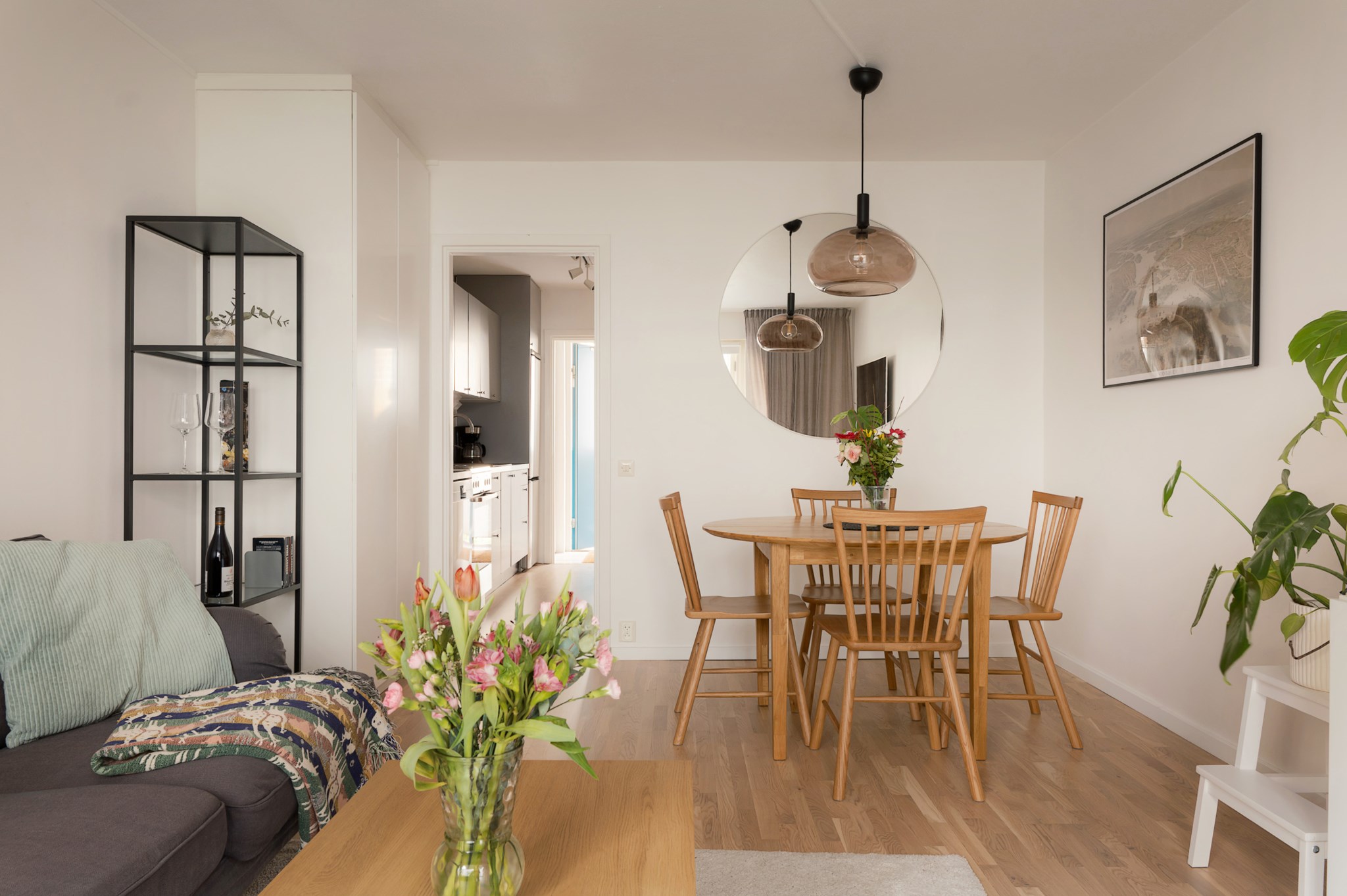 Gott om utrymme för både soffgrupp och matbord Birkagatan 16C, 1 tr ög