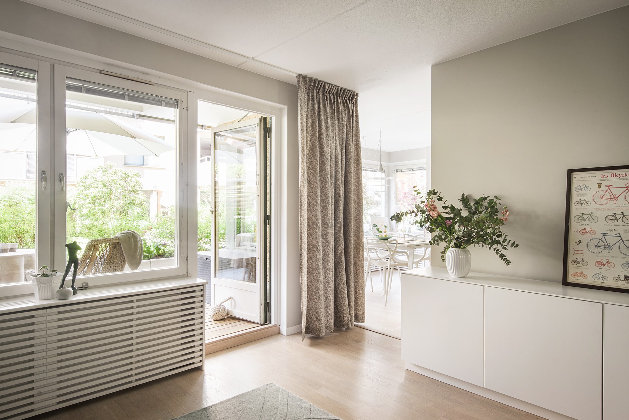 Sällskapsrum i anslutning till både kök och uteplats Fridhemsgatan 46