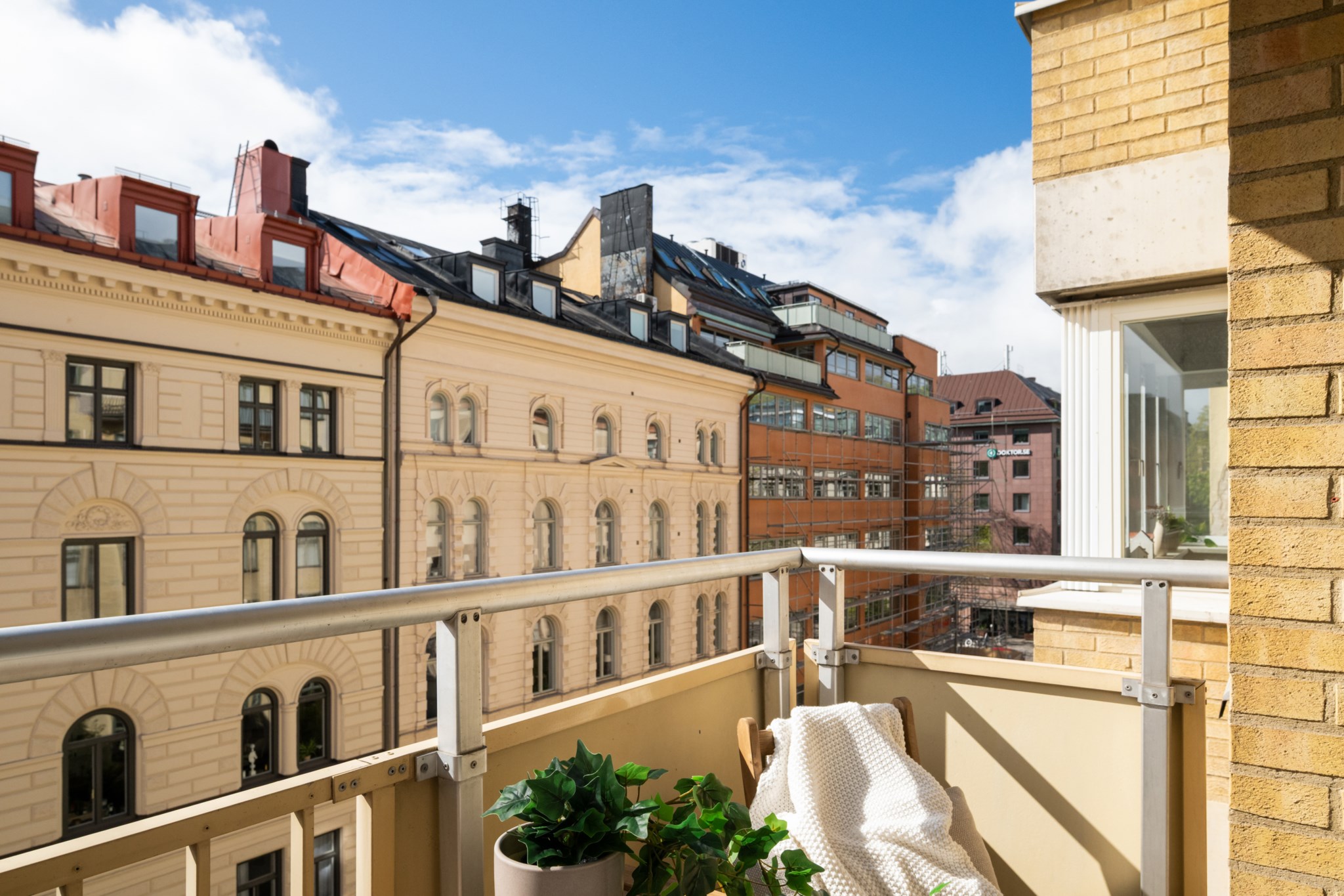 Balkong i söder Kungstensgatan 28C, 5 tr