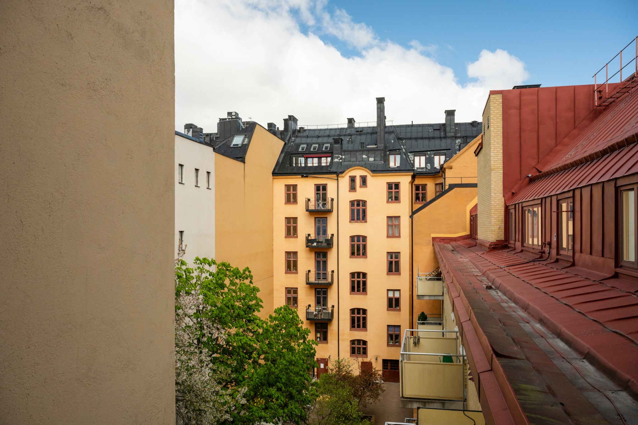 Utsikt mot gård Kungstensgatan 28C, 5 tr