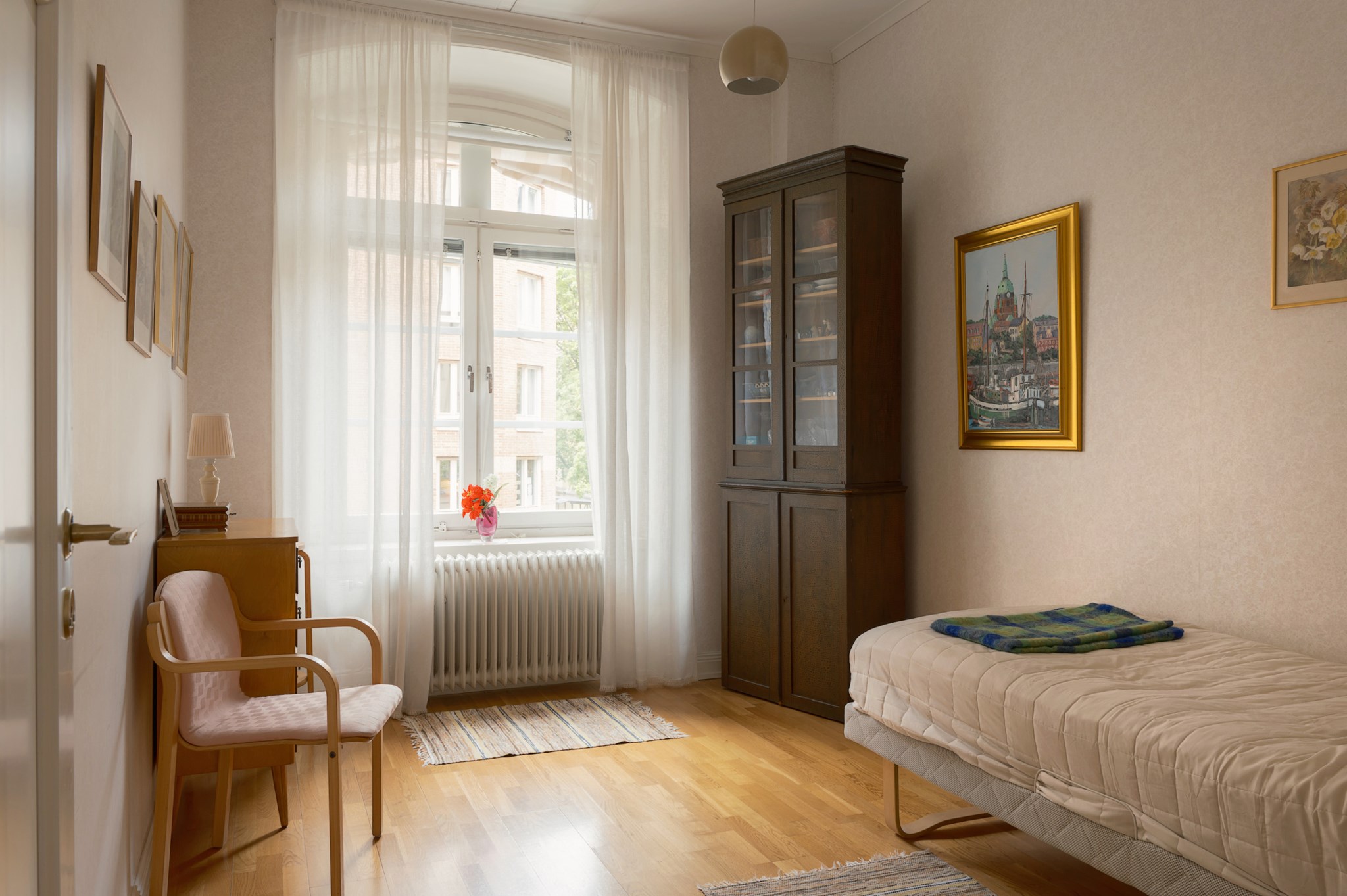 Master bedroom 1 med gott om plats för en dubbelsäng Tulegatan 5B, 1 tr