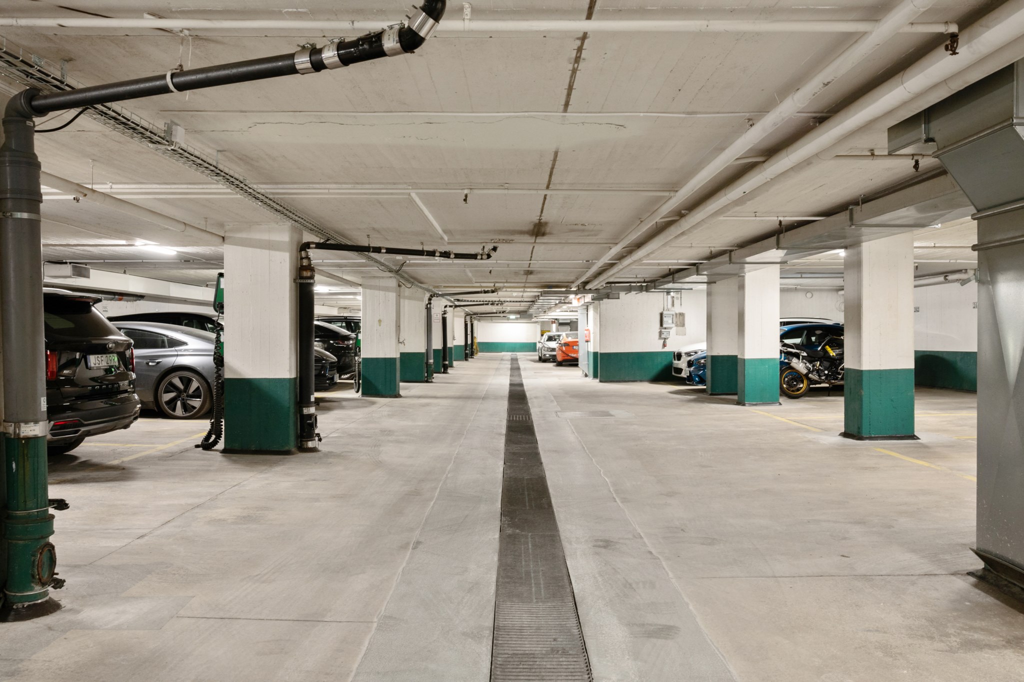 Föreningens garage som nås bekvämt med hiss Odengatan 28, 5 tr