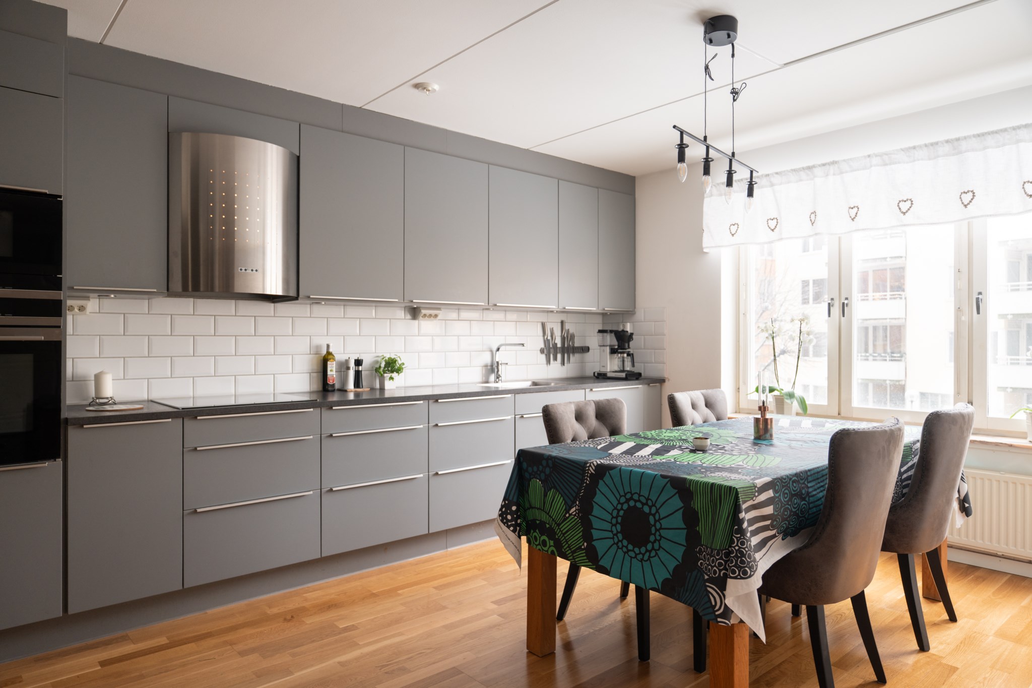 Stilsäkert kök med stor matplats Starrängsringen 59, 2 tr