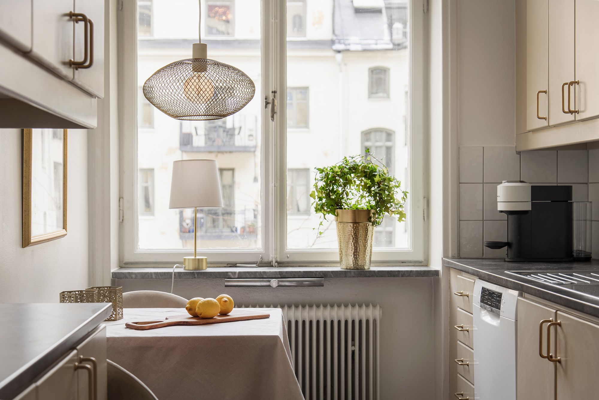 Kök med liten matplats Karlavägen 73, 2 tr