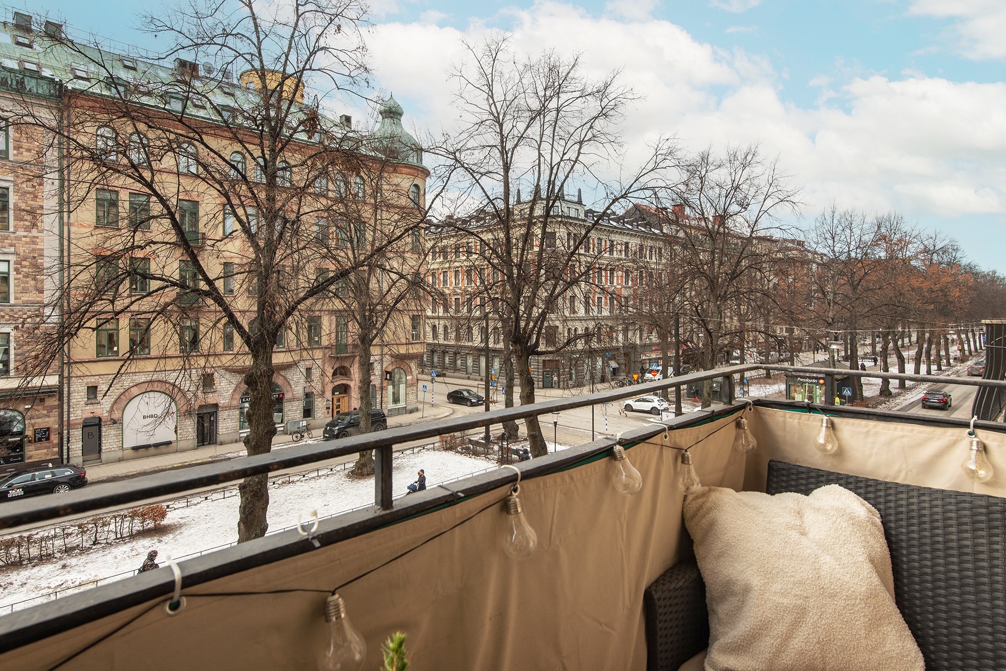 Balkong i söder mot Karlavägens allé Karlavägen 73, 2 tr