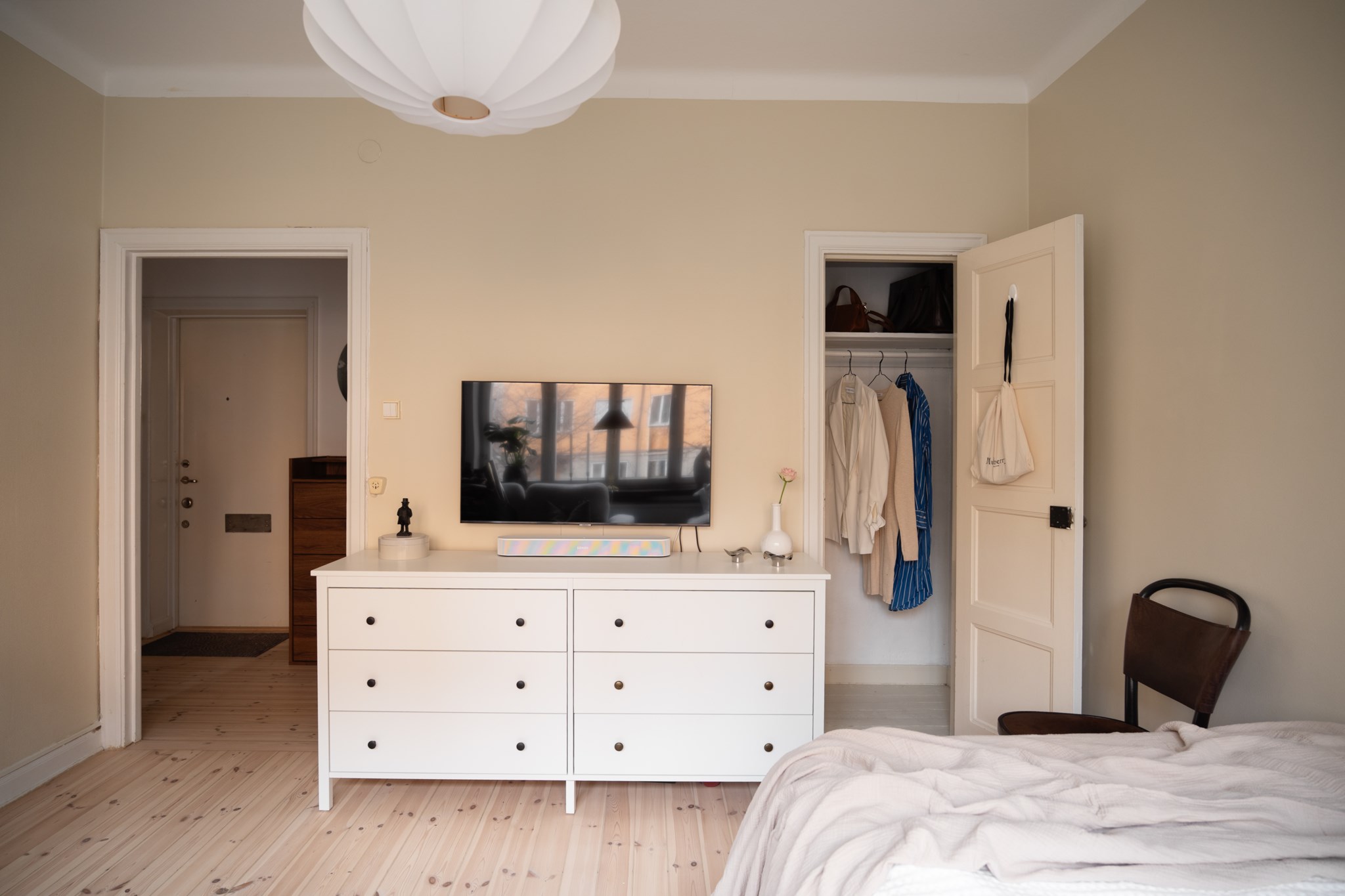 Rymlig klädkammare i anslutning till sällskapsrummet Pontonjärgatan 18