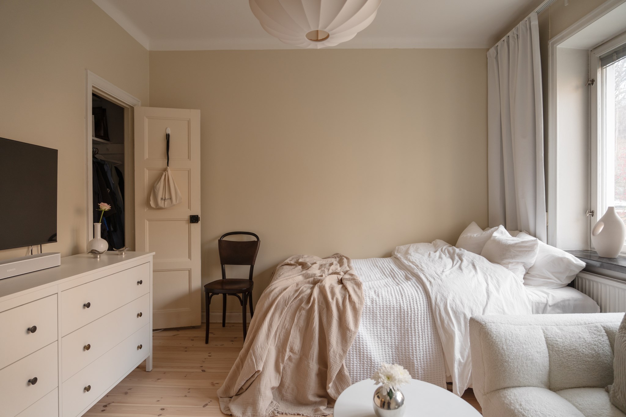 Plats för gott om möblemang i sällskapsrummet Pontonjärgatan 18