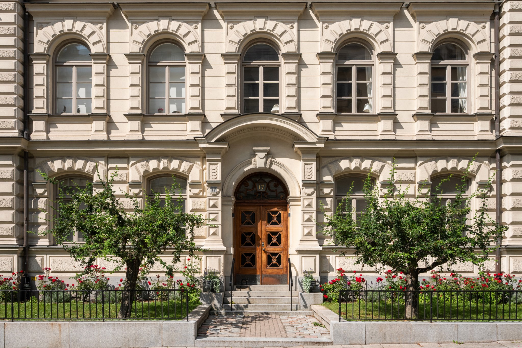 Vacker fastighet med förträdgård -sommar Floragatan 17A, 1 tr