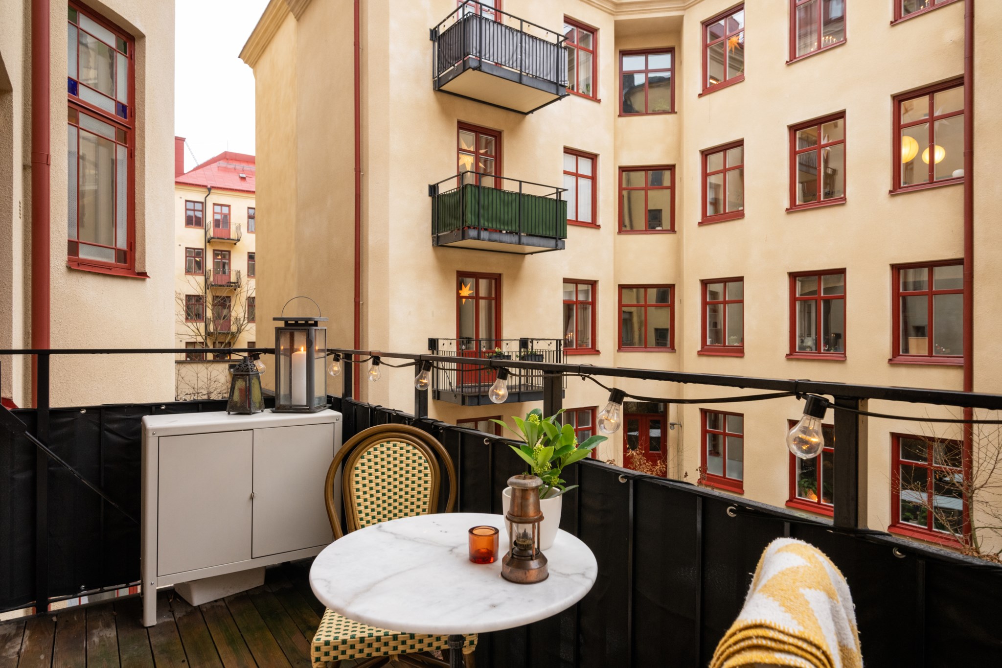 Balkong i tyst gårdsläge Parkgatan 6