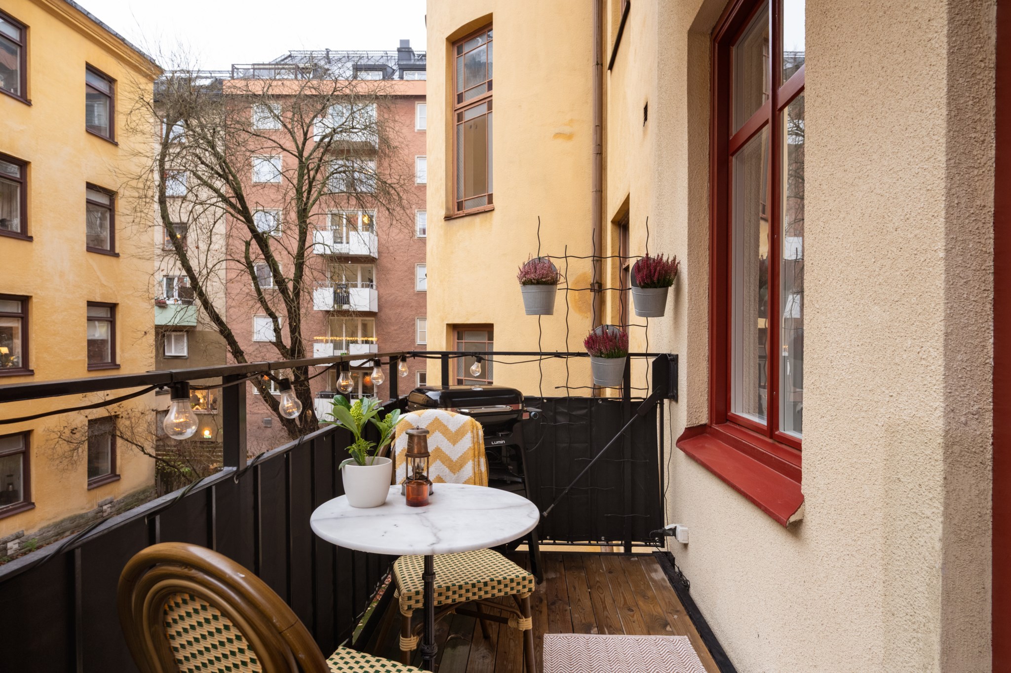 Stor balkong mot gård Parkgatan 6