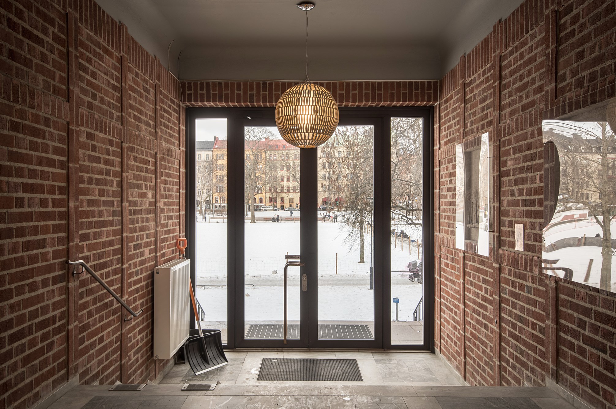 Trapphus med entré mot Vasaparken Eastmansvägen 8B, 1 tr