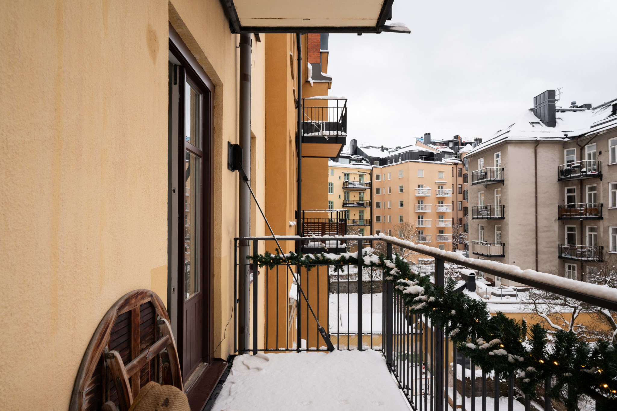 Stor balkong i soligt söderläge Surbrunnsgatan 7, 3 tr