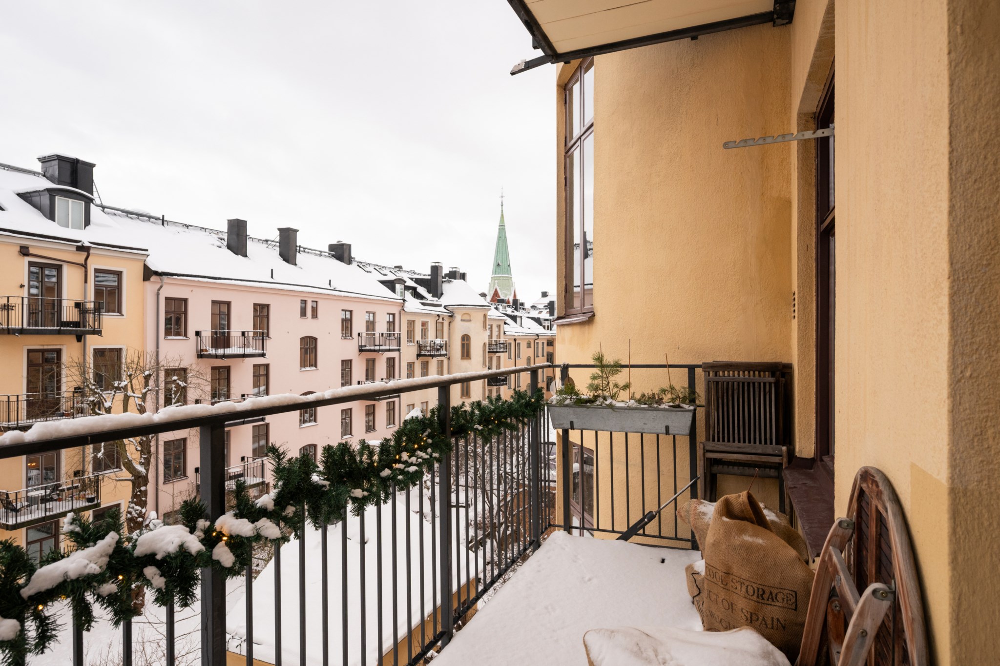Stor balkong soligt söderläge Surbrunnsgatan 7, 3 tr