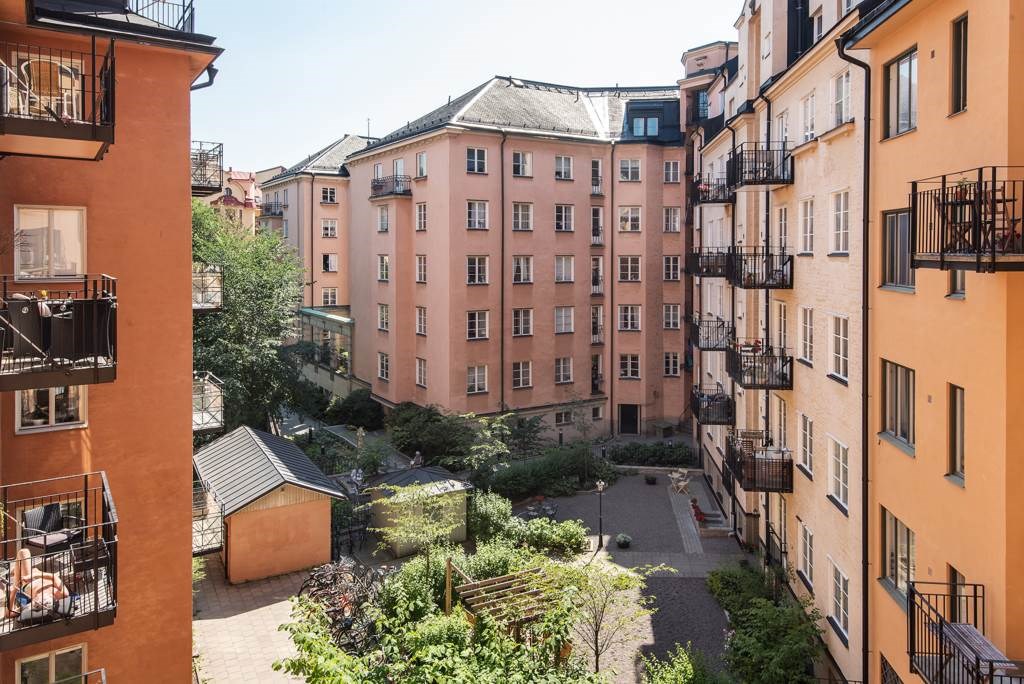 Föreningens vackra innergård Alströmergatan 51, 2tr