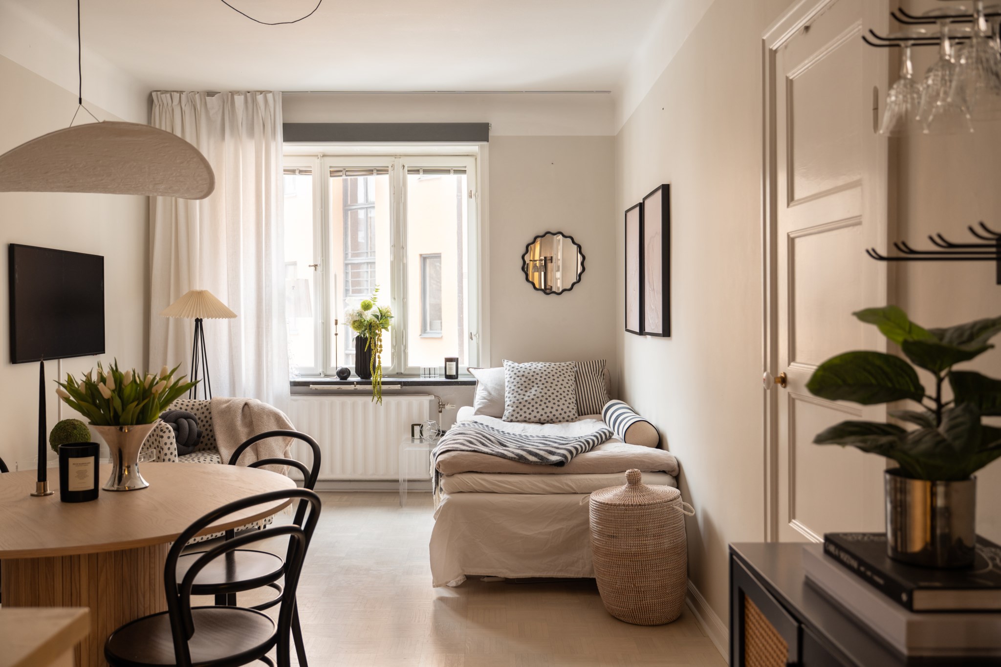 Sällskapsrum med fint ljusinsläpp Alströmergatan 51, 2tr