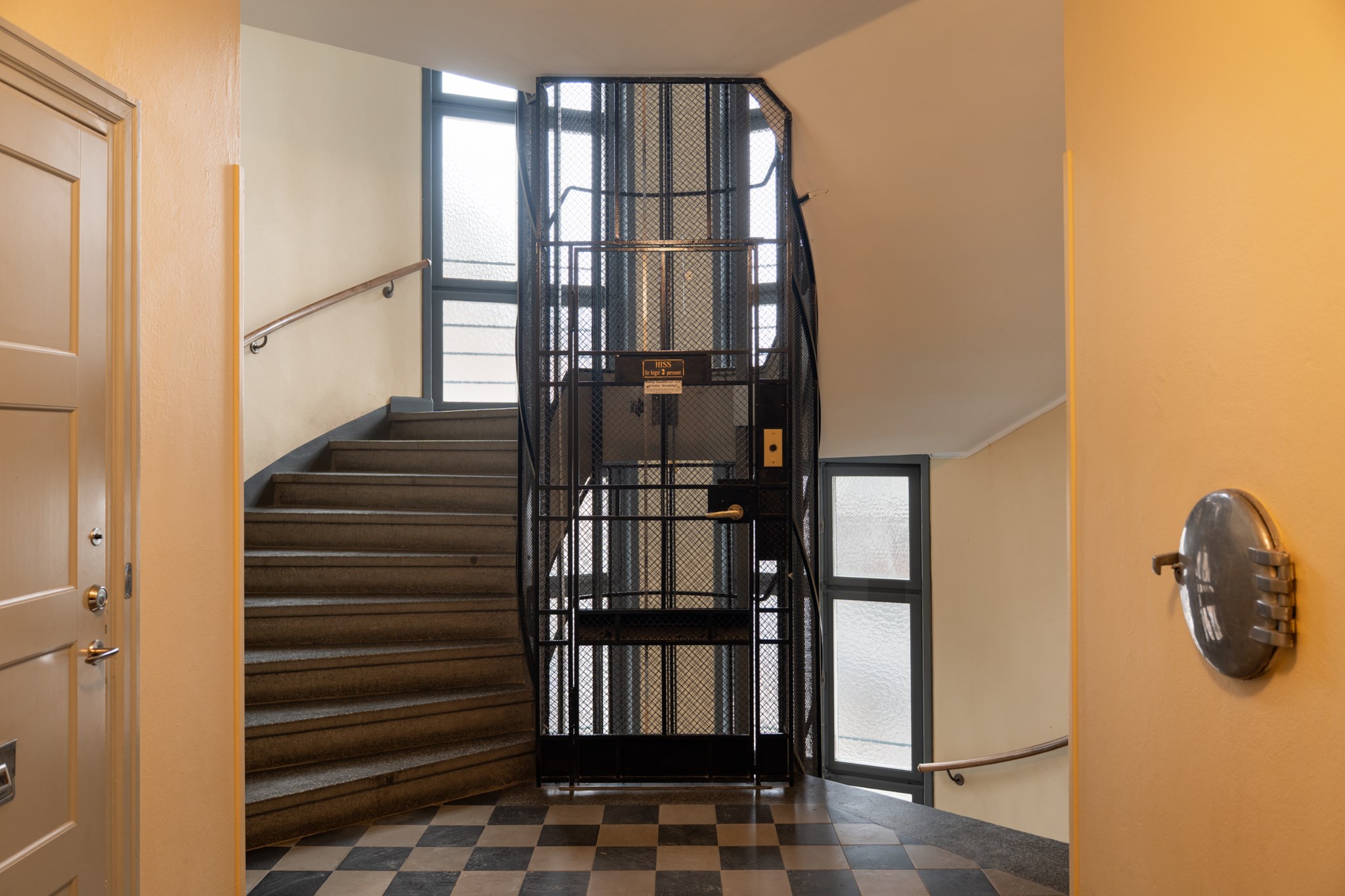 Trapphus med hiss Alströmergatan 51, 2tr