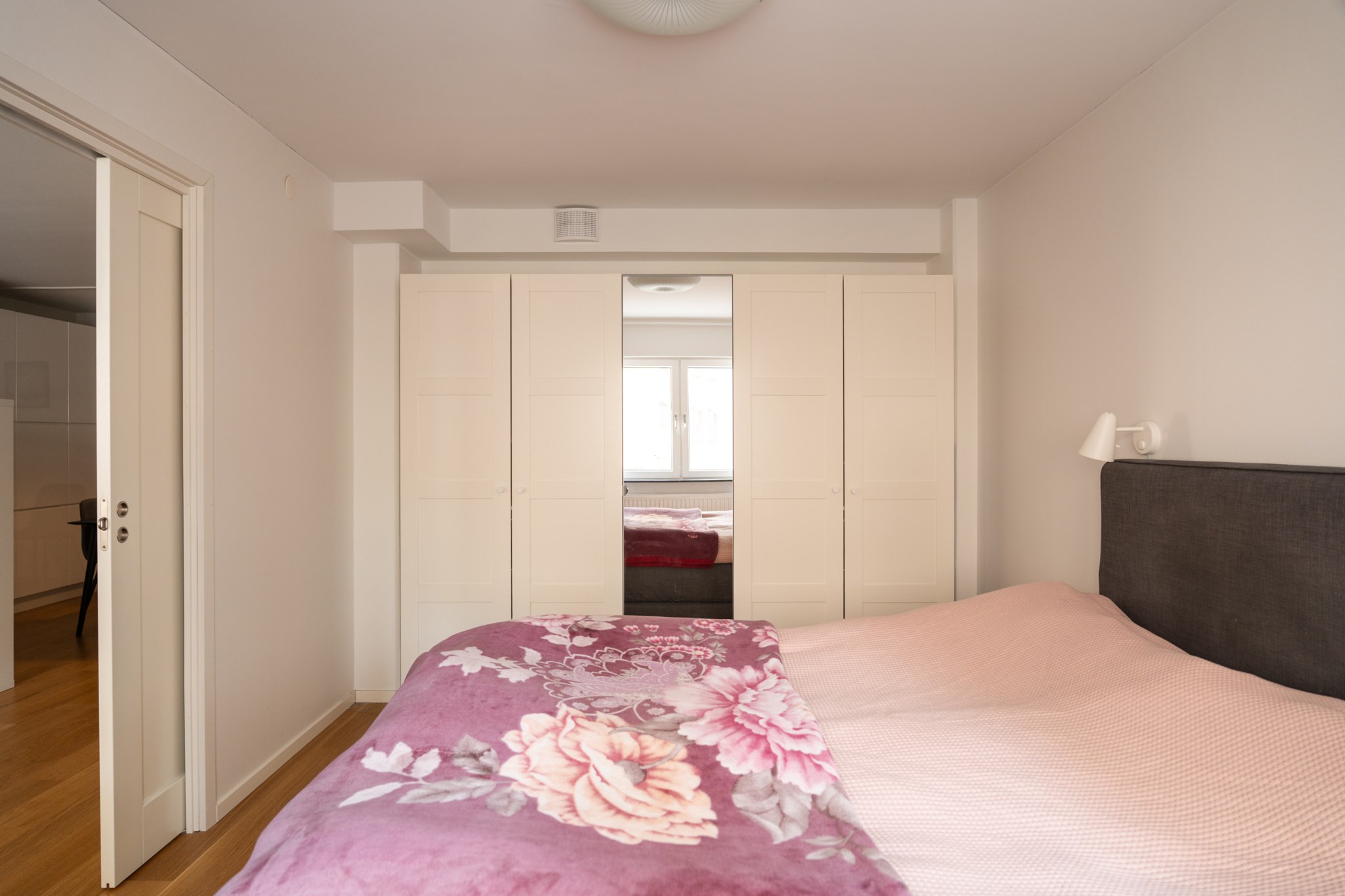 Sovrum med generös förvaring David Bagares Gata 7