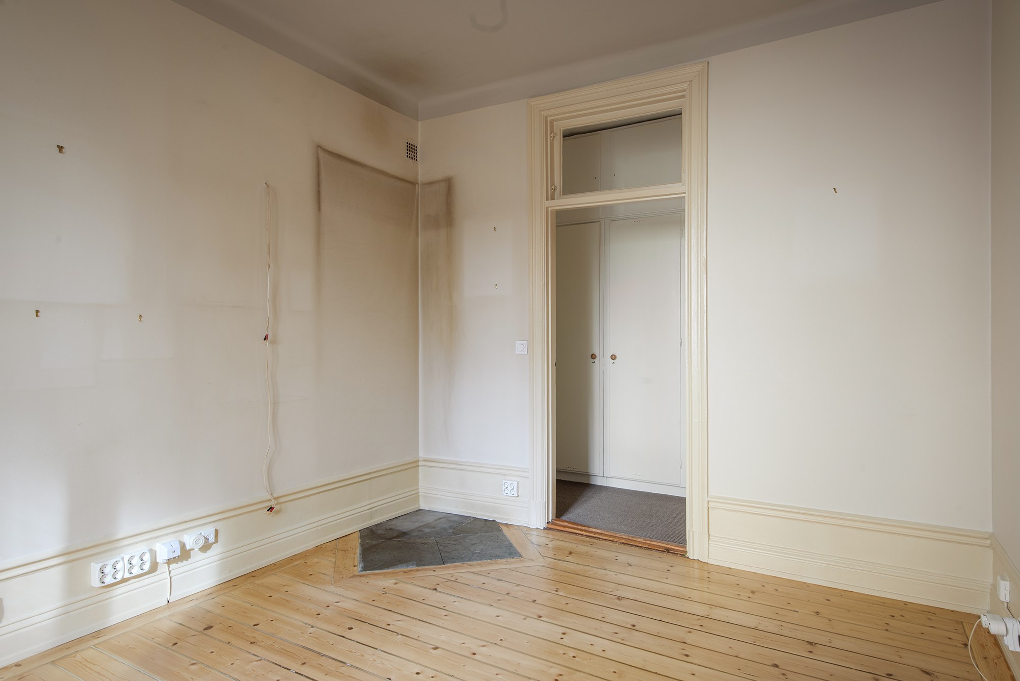 Sovrum med gott om plats för en dubbelsäng Surbrunnsgatan 4, 1 tr