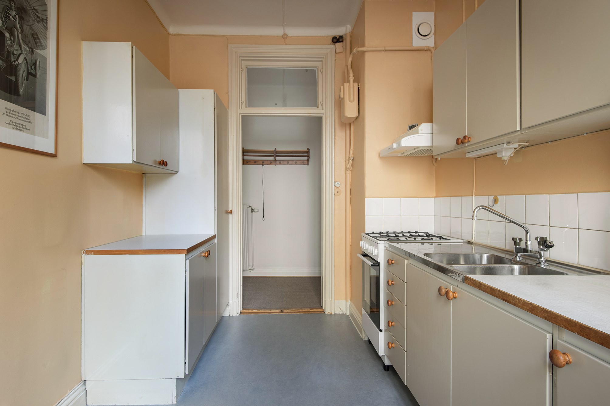 Kök mot hall Surbrunnsgatan 4, 1 tr