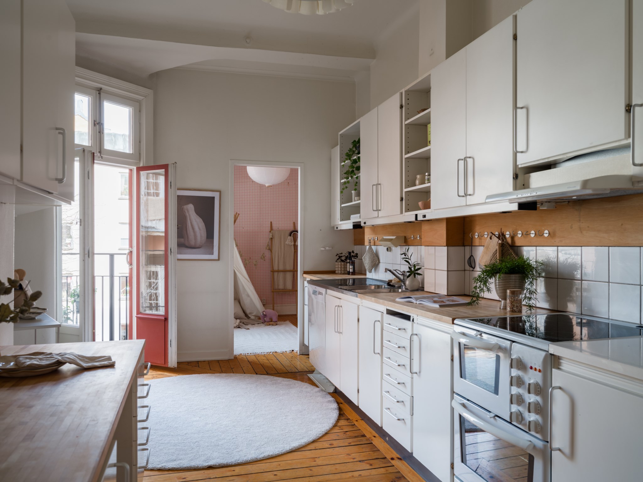 Kök med stor balkong mot gård Rörstrandsgatan 4, 3 tr