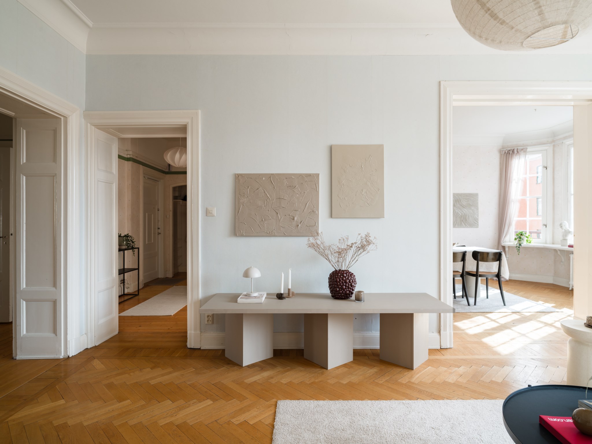 Sällskapsrum med stram stuckatur och takrosett Rörstrandsgatan 4, 3 tr